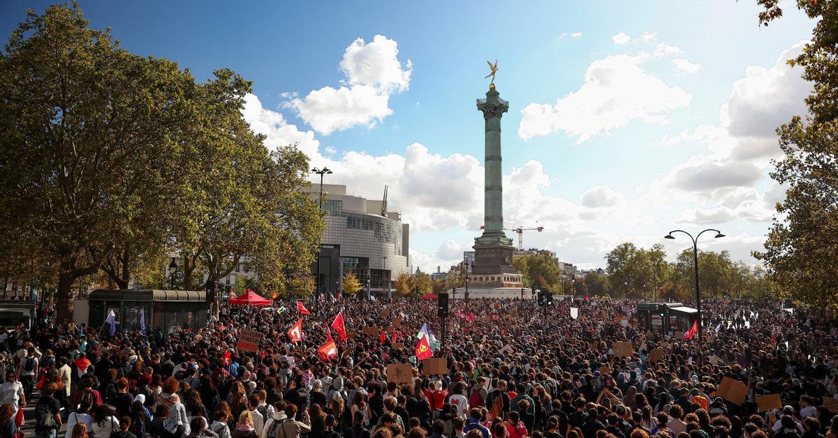 French Students Clash With Police in Nationwide Education Protests