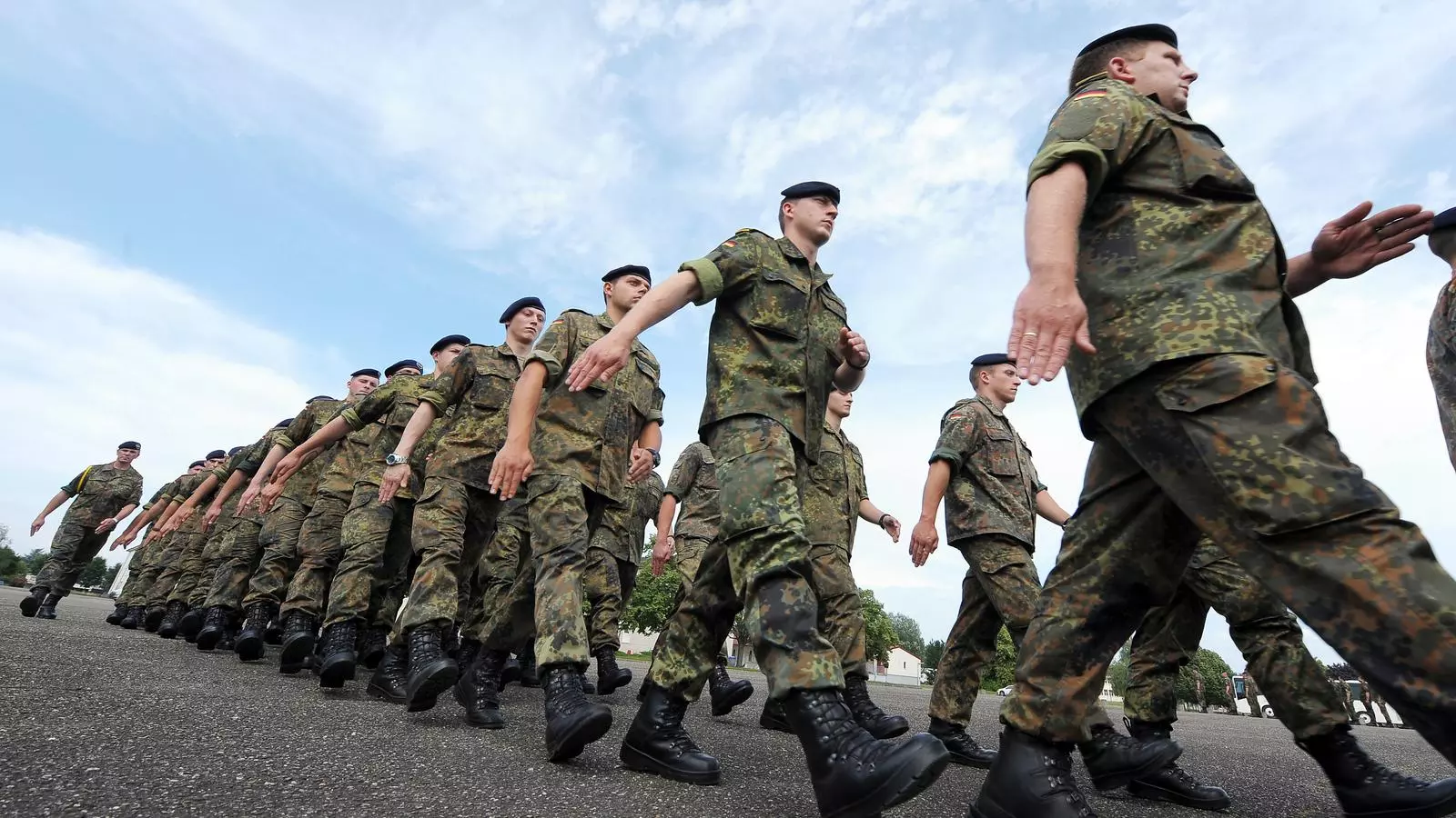 Un terrorista d'extrema dreta disfressat de refugiat: el conte de Franco A.