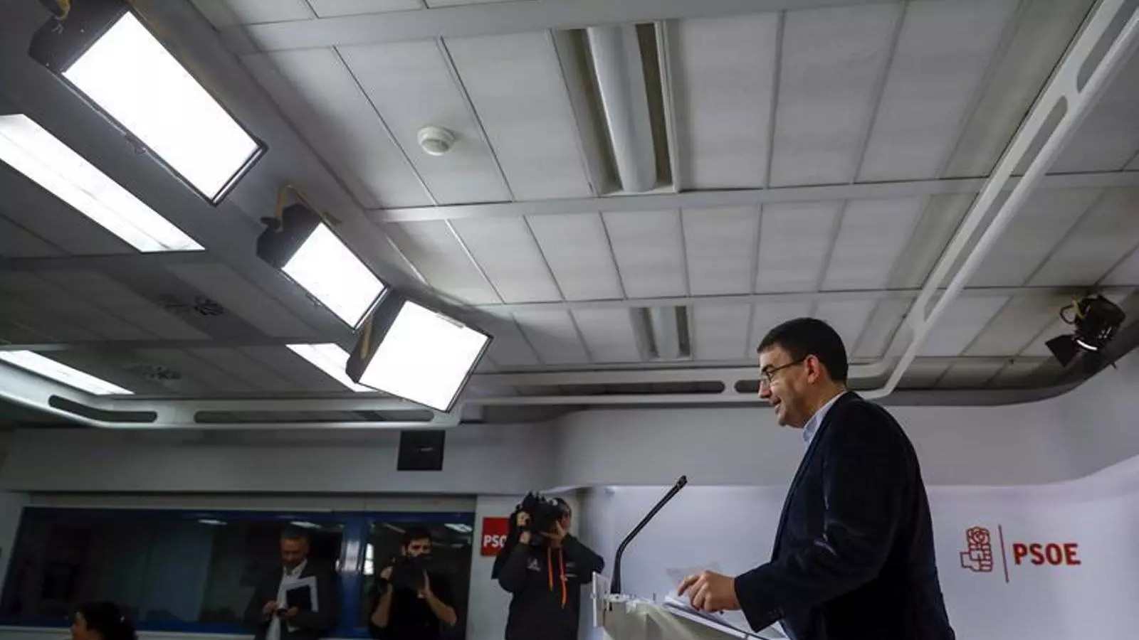 Roda de premsa de Mario Jiménez (PSOE) després de la ratificació de l'acord amb el PSC