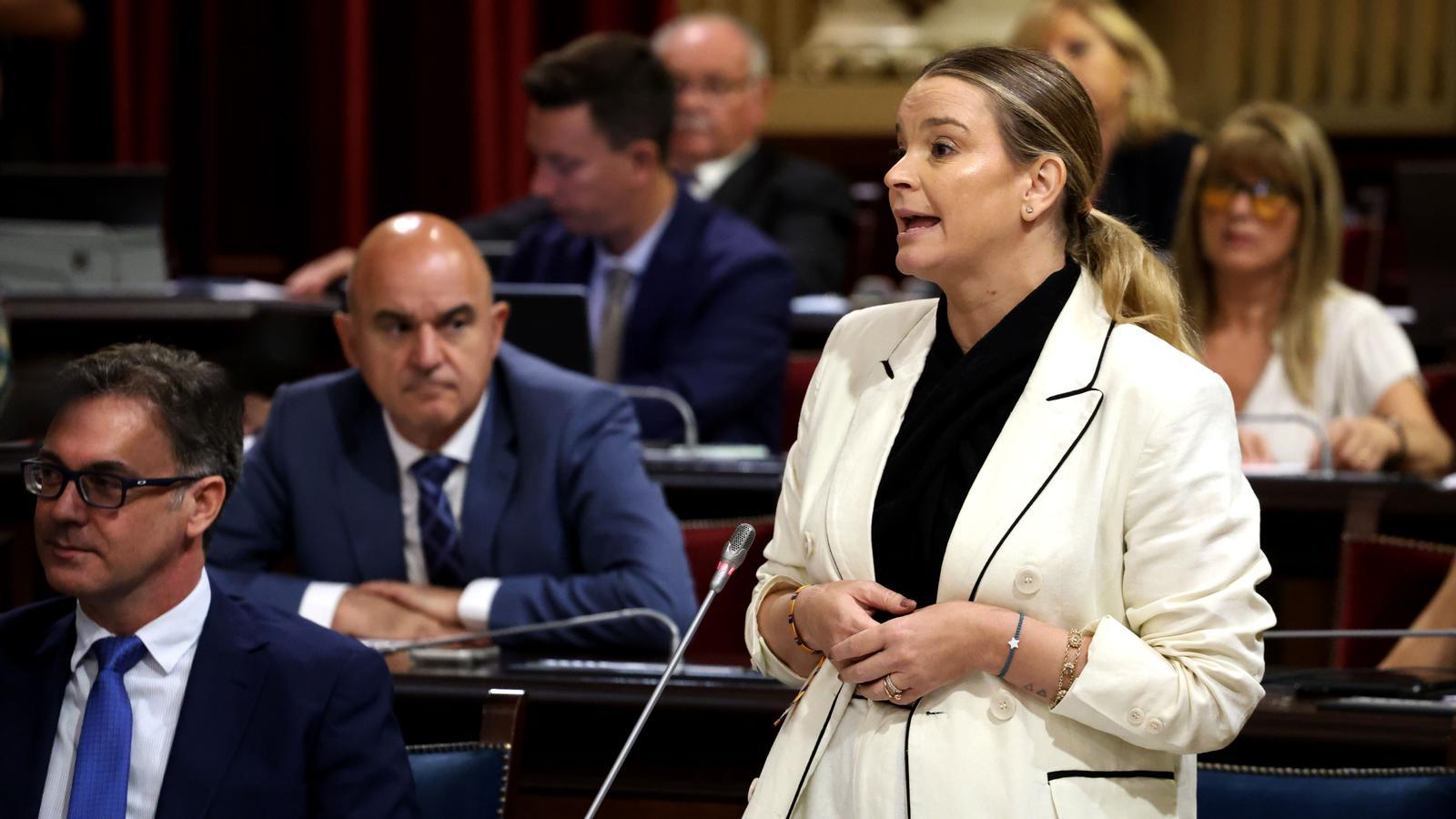 La presidenta del Gobierno, Marga Prohens, en el Parlamento.