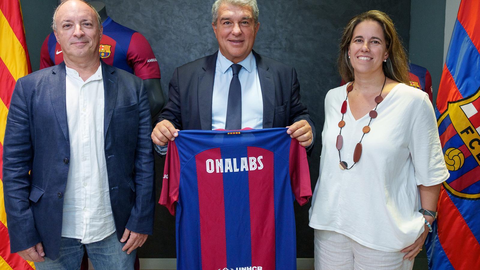 El presidente del Barça, Joan Laporta, junto a los directivos de Onalabs.