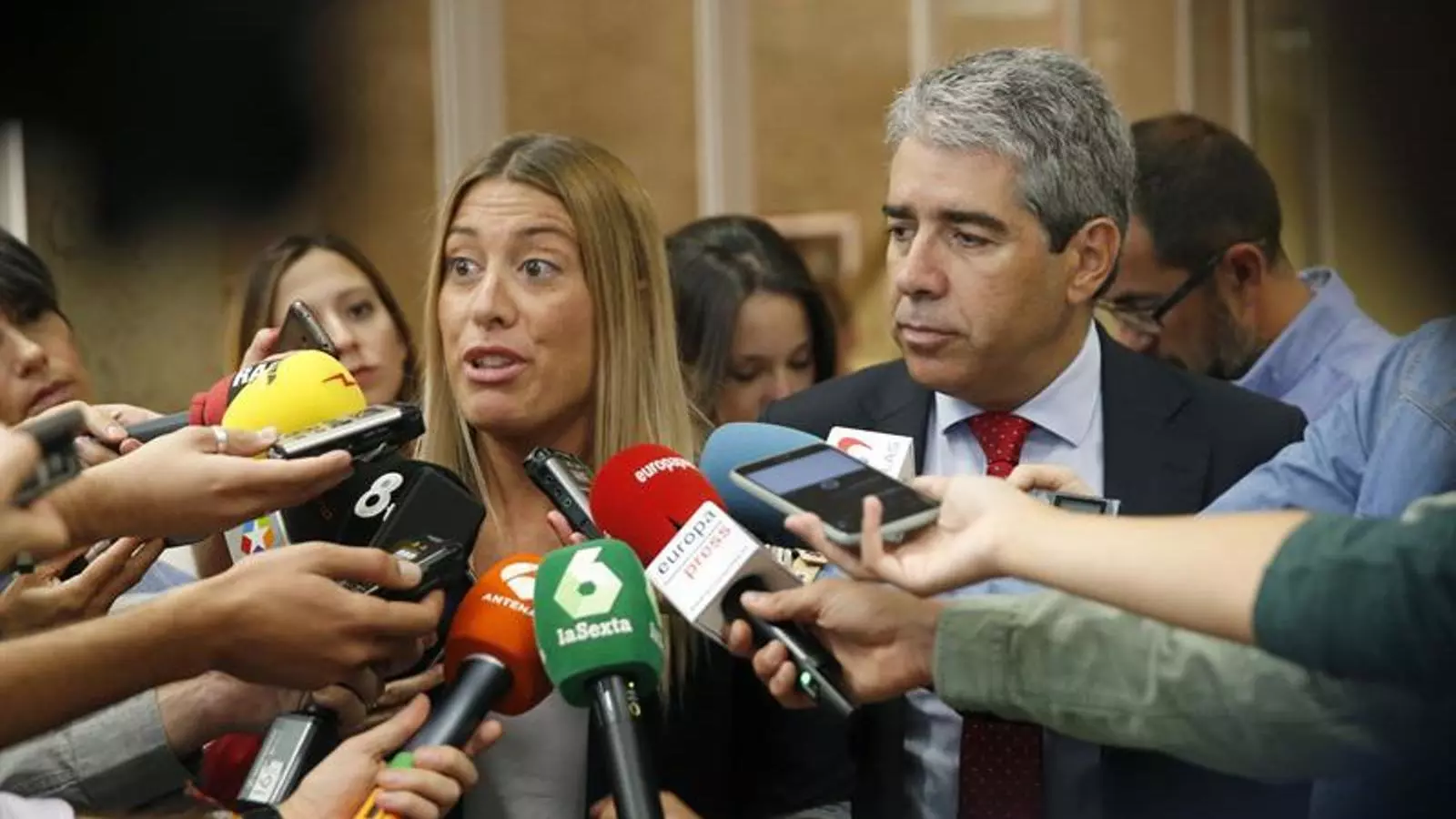 Francesc Homs i la diputada del PDC Miriam Nogueras aquest dimecres al Congrés. EFE