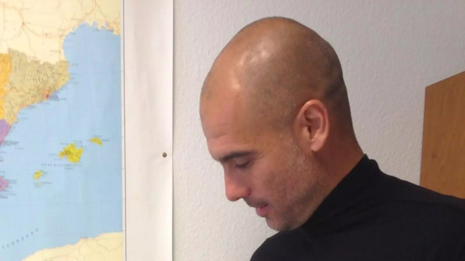 Pep Guardiola, exercint el seu dret a vot des de Munic / ARA