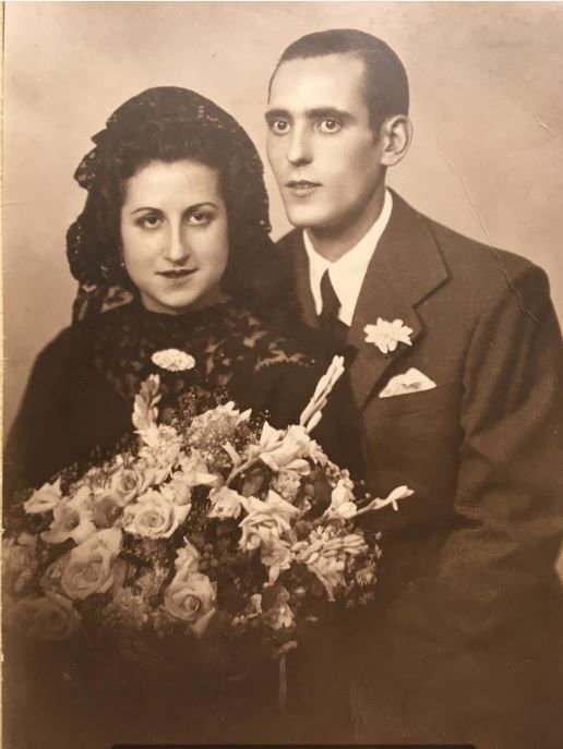 Foto de casament de Dolors Batlle Medina i Vicenç Prades Ramon. Setembre 1942.