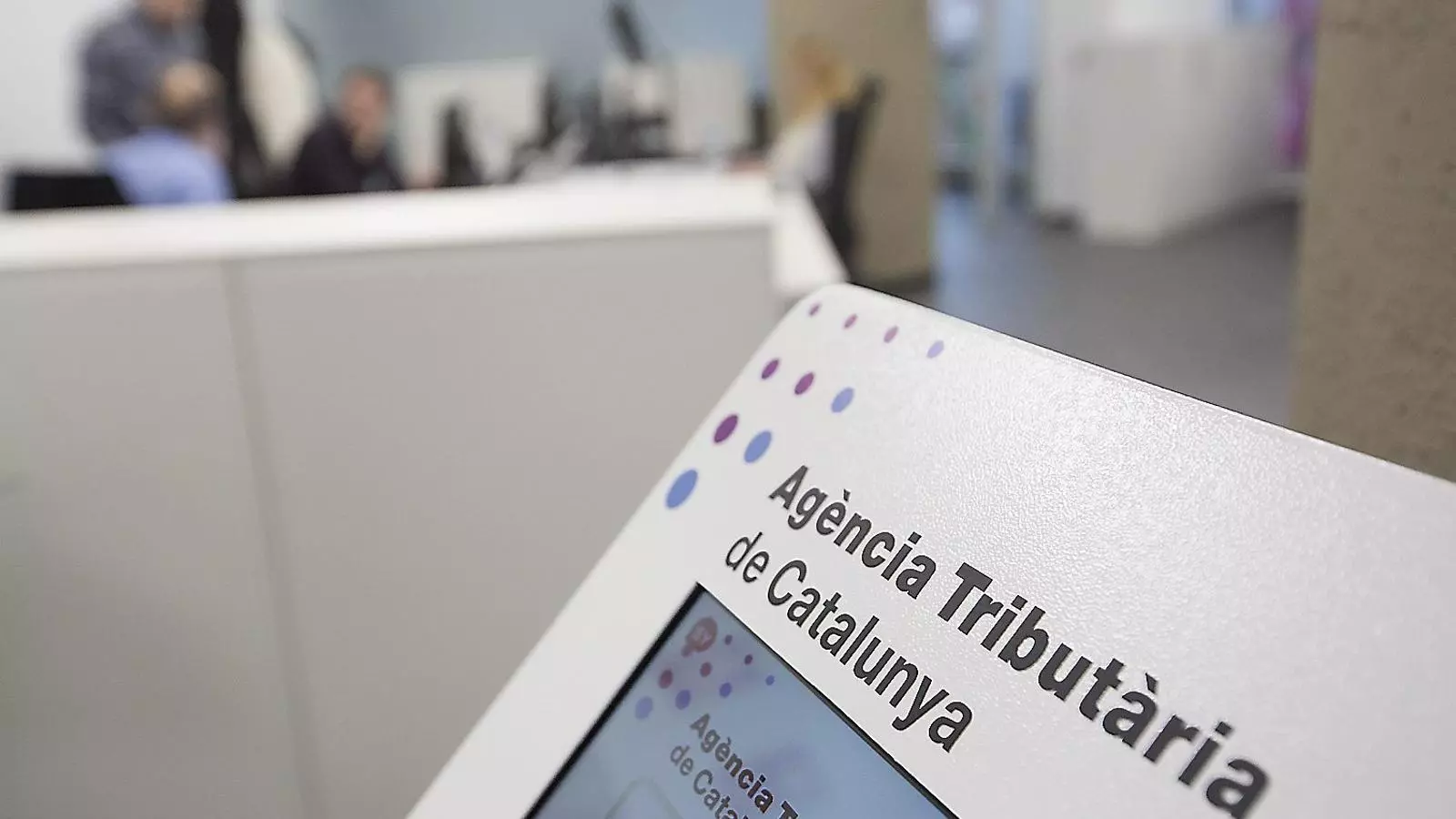 Imatge de l’interior de la seu de l’Agència Tributària Catalana, situada al carrer Joan d’Àustria.