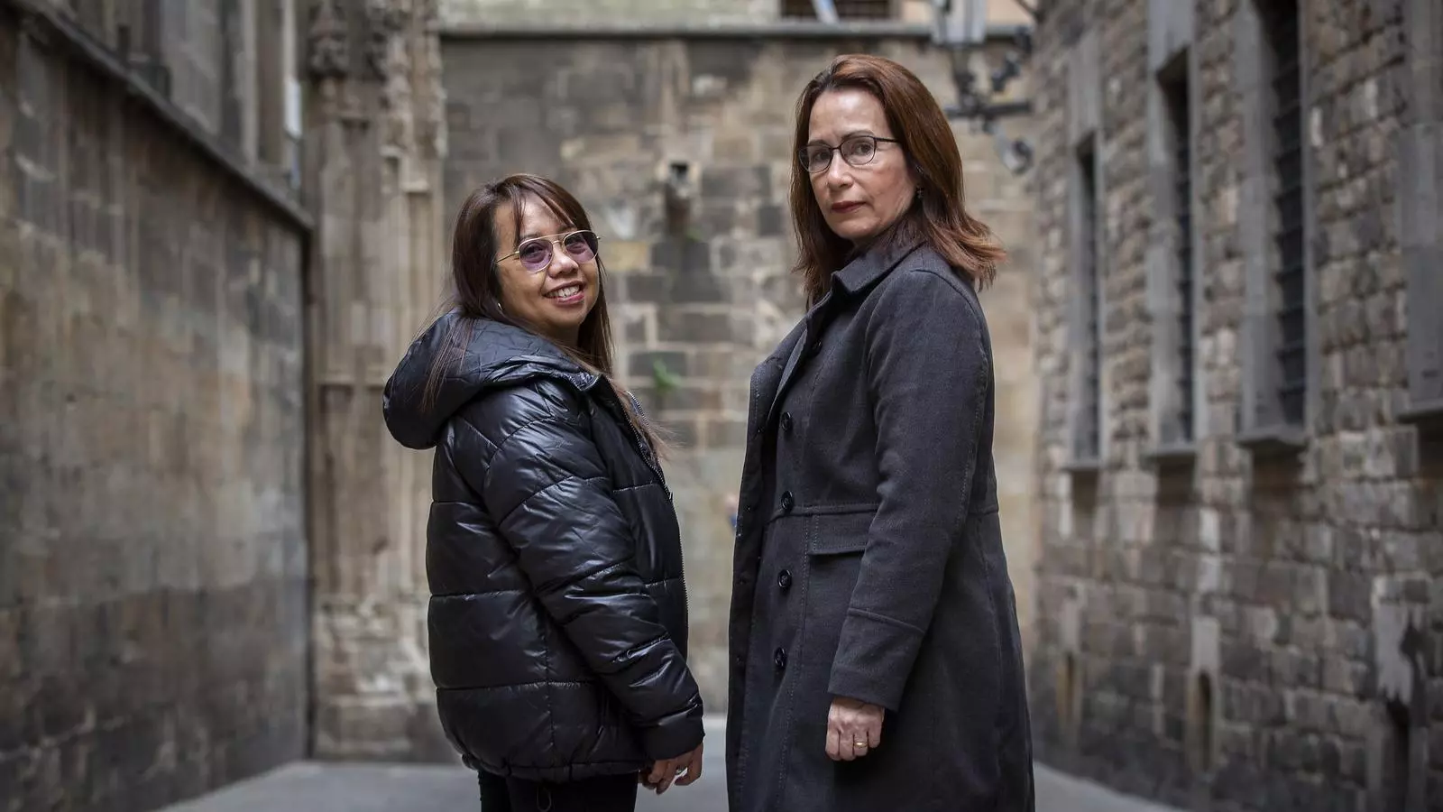 a Lilibeth i la Johira es reuneixen amb l’ARA per explicar la seva trajectòria laboral, que ha seguit itineraris molt diferents però que a Barcelona s’inscriu dins de la precarietat. c