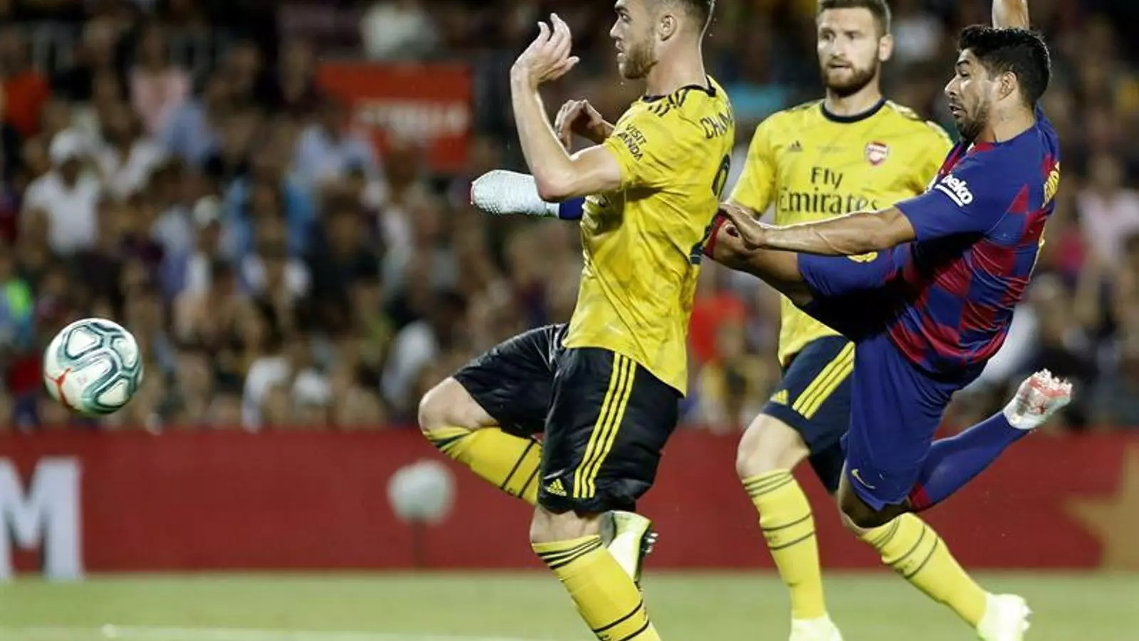 Luis Suárez, marcant contra l'Arsenal