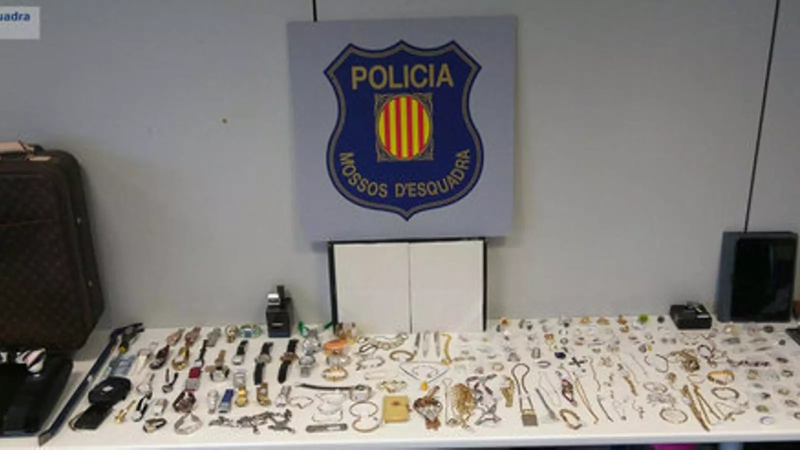 Diversos objectes que s'han recuperat després de la investigació / MOSSOS D'ESQUADRA