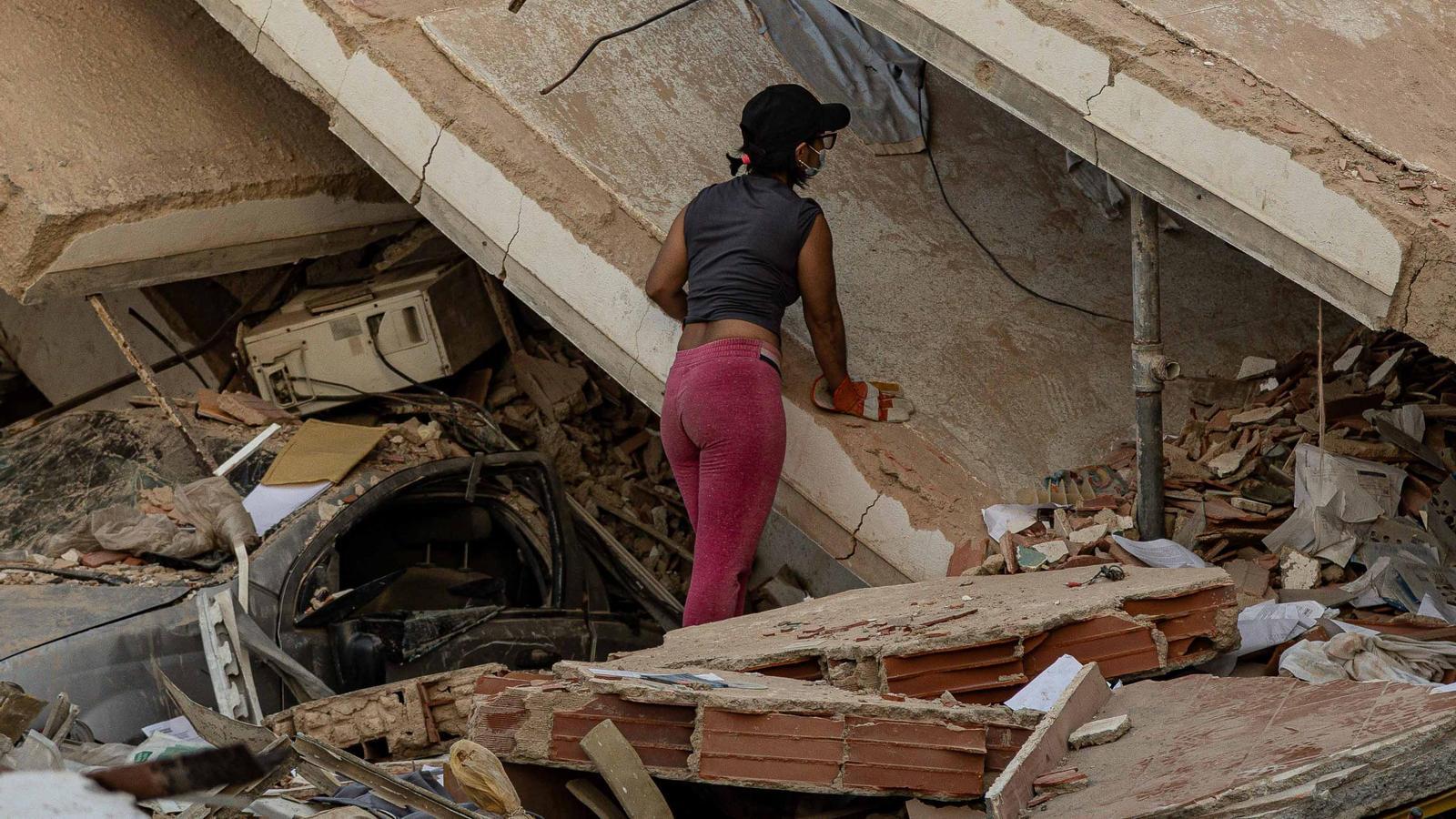 A woman observes a destroyed building in La Guaira, the most punished point of Venezuela by earthquakes.