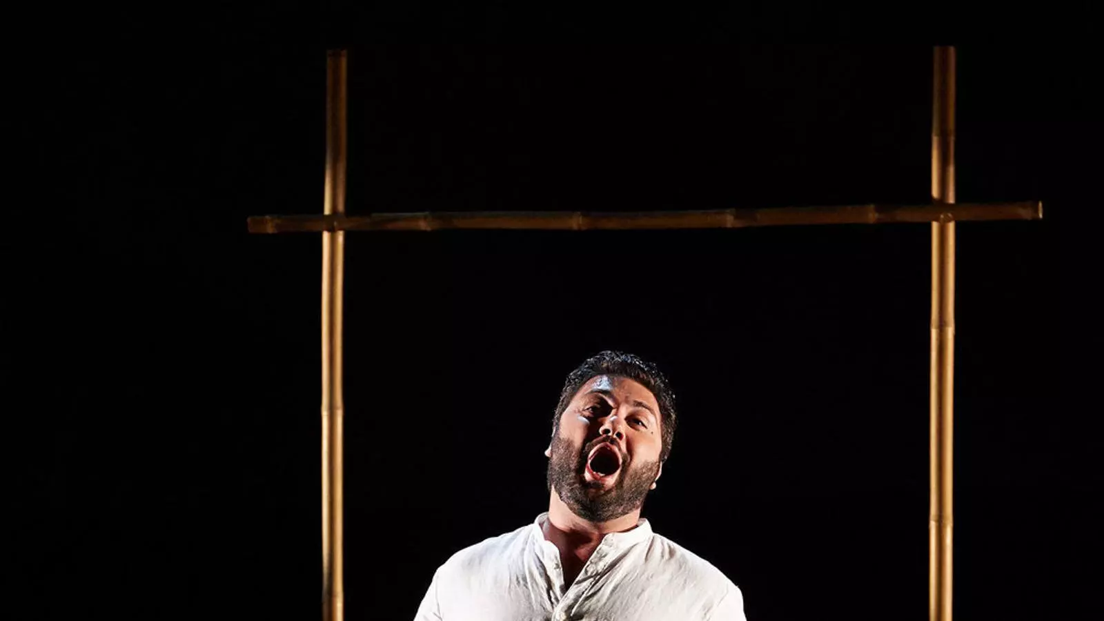 El tenor armeni Liparit Avetisia va ser Tamino en el muntatge de La flauta màgica dirigit per Oriol Broggi al Festival de Peralada.