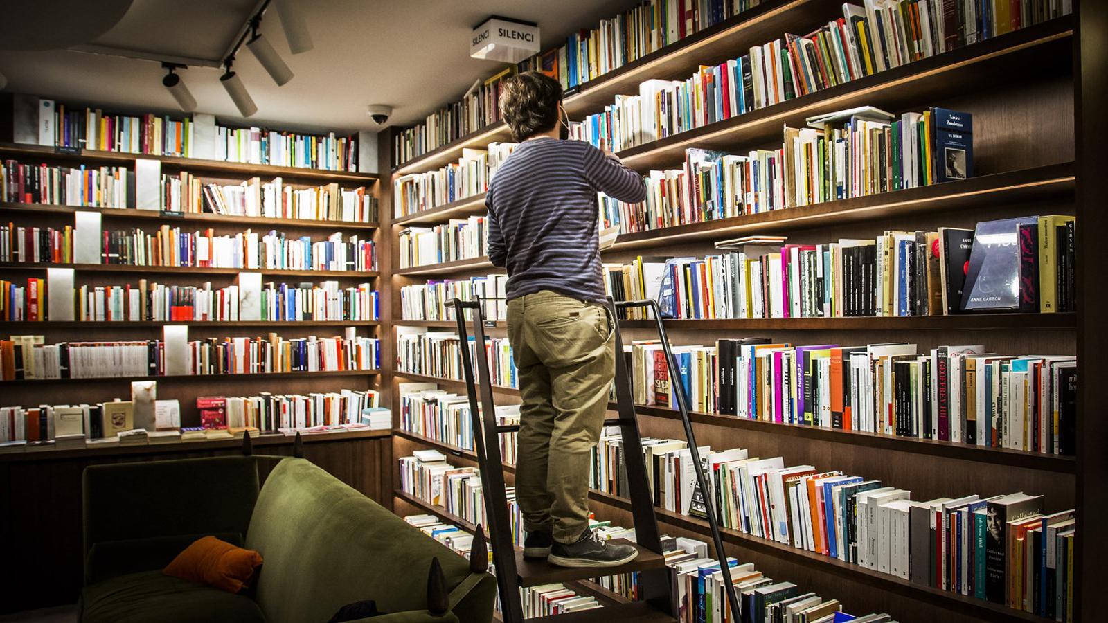 El premi Finestres de narrativa 2022 ja té finalistes