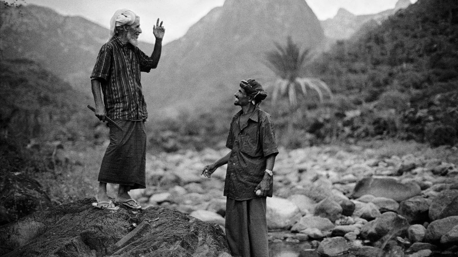 Conversa a les muntanyes d'al Haggar, Socotra, El Iemen, 2005