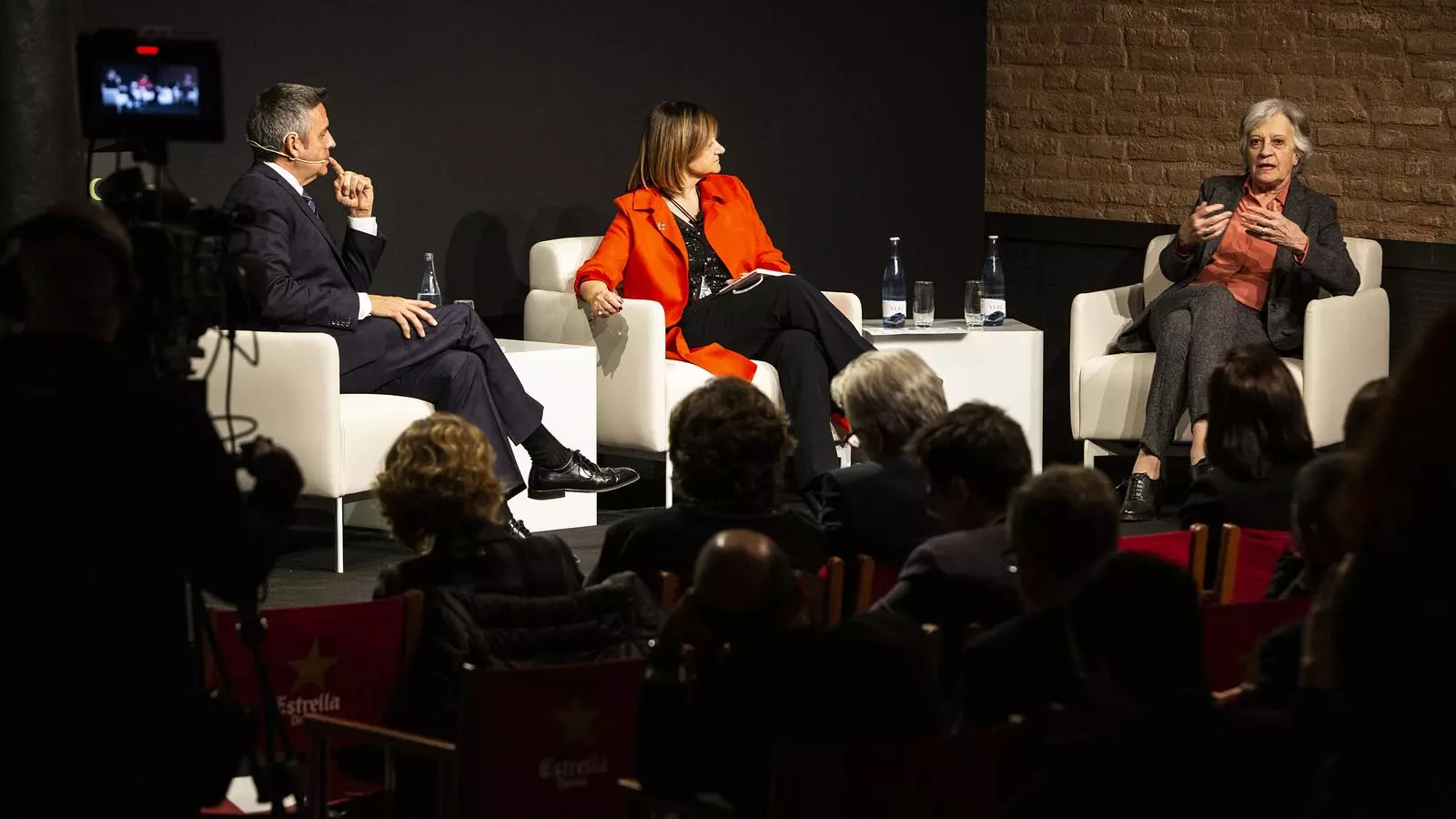 Un moment de la xerrada entre Victoria Camps i Cristina Gallach sobre els reptes del segle XXI, a Barcelona.