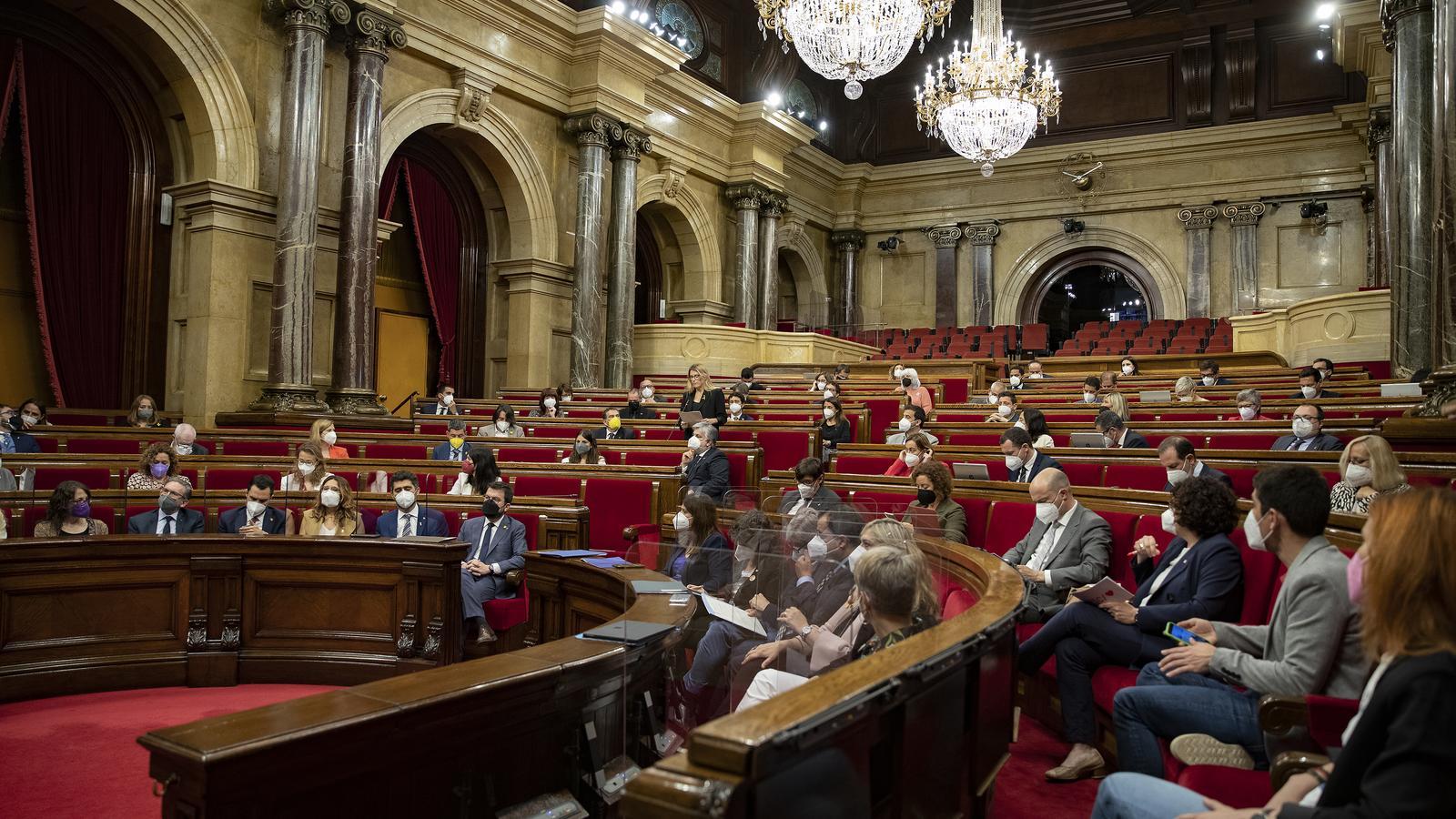 Hemicicle Ple en el Parlamento  de Cataluña Barcelona