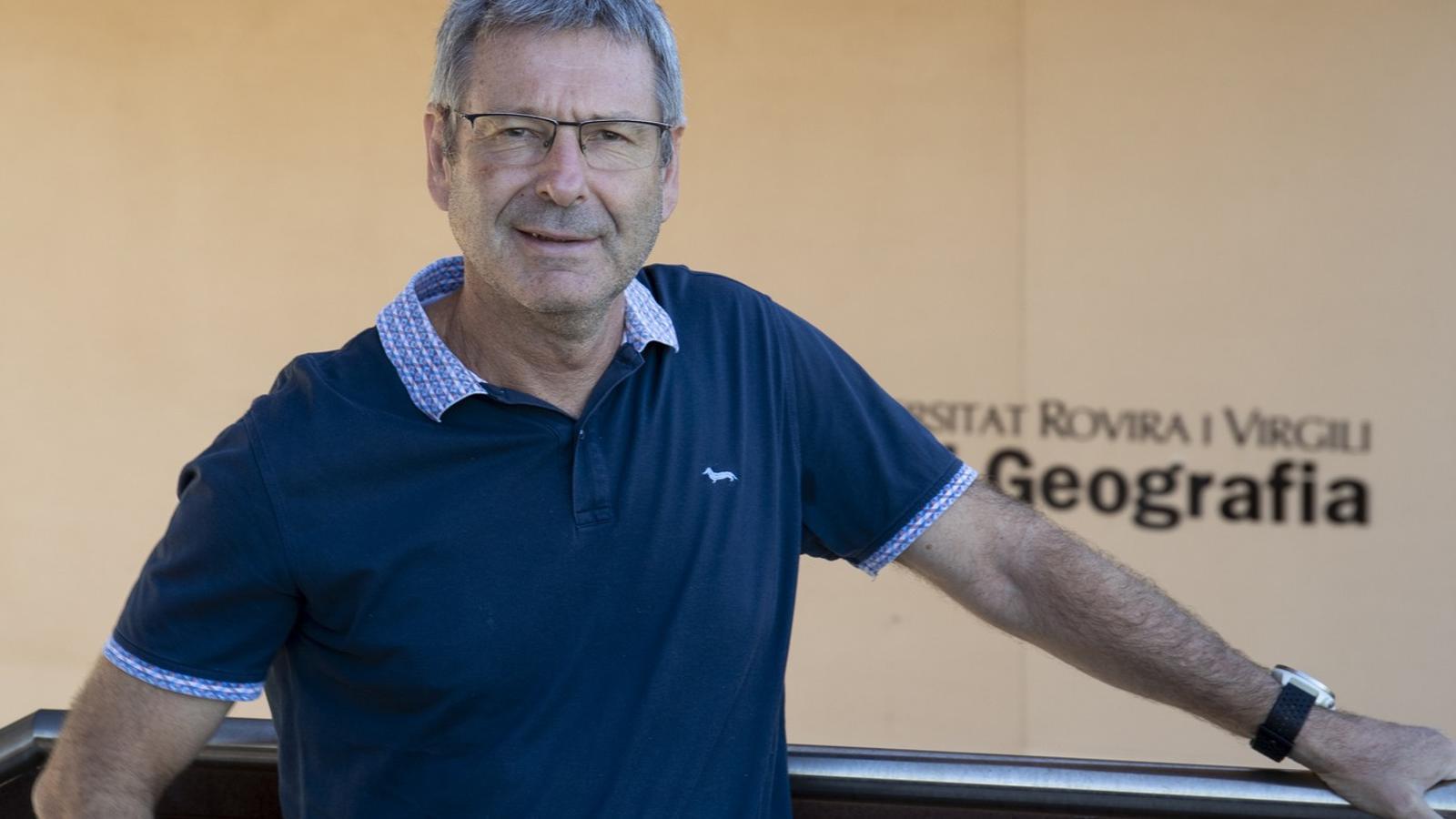 Enric Aguilar is a professor at the URV and director of the University Research Institute for Sustainability, Climate Change and Energy Transition (IU-RESCAT).