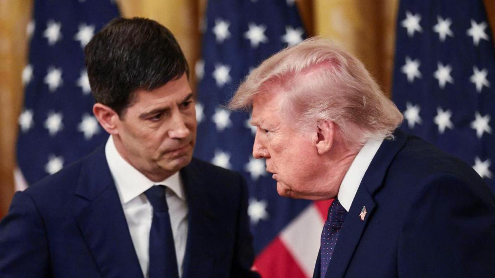 El nuevo presidente de la Reserva Federal, Kevin Warsh, con el presidente de los EUA, Donald Trump, este viernes en la Casa Blanca.
