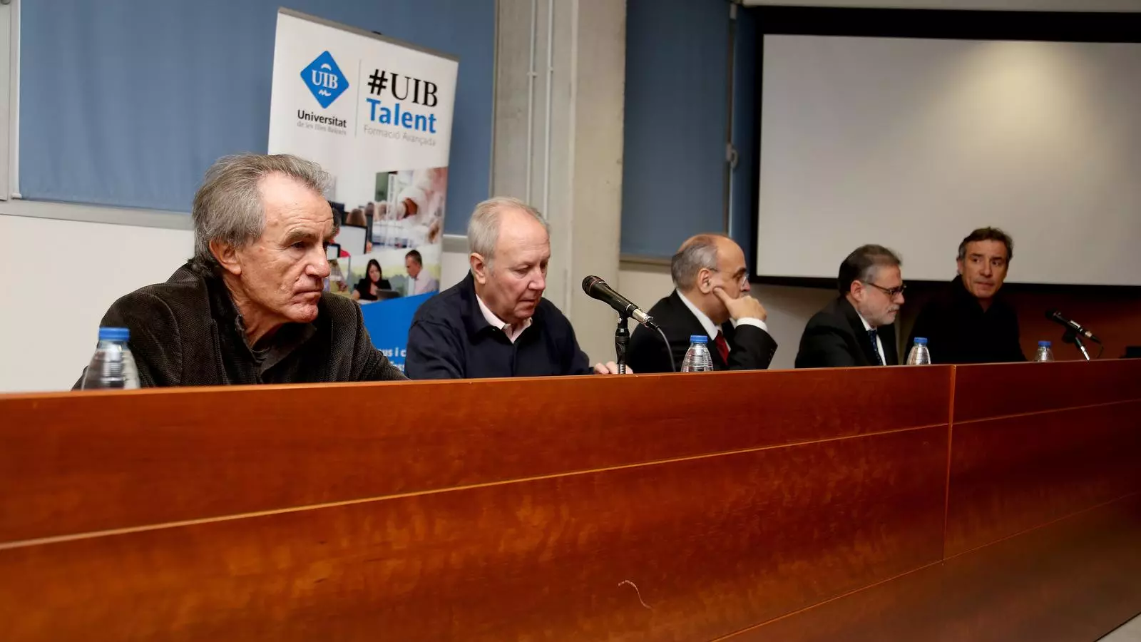 La taula rodona ha tengut lloc a una de les sales de la UIB