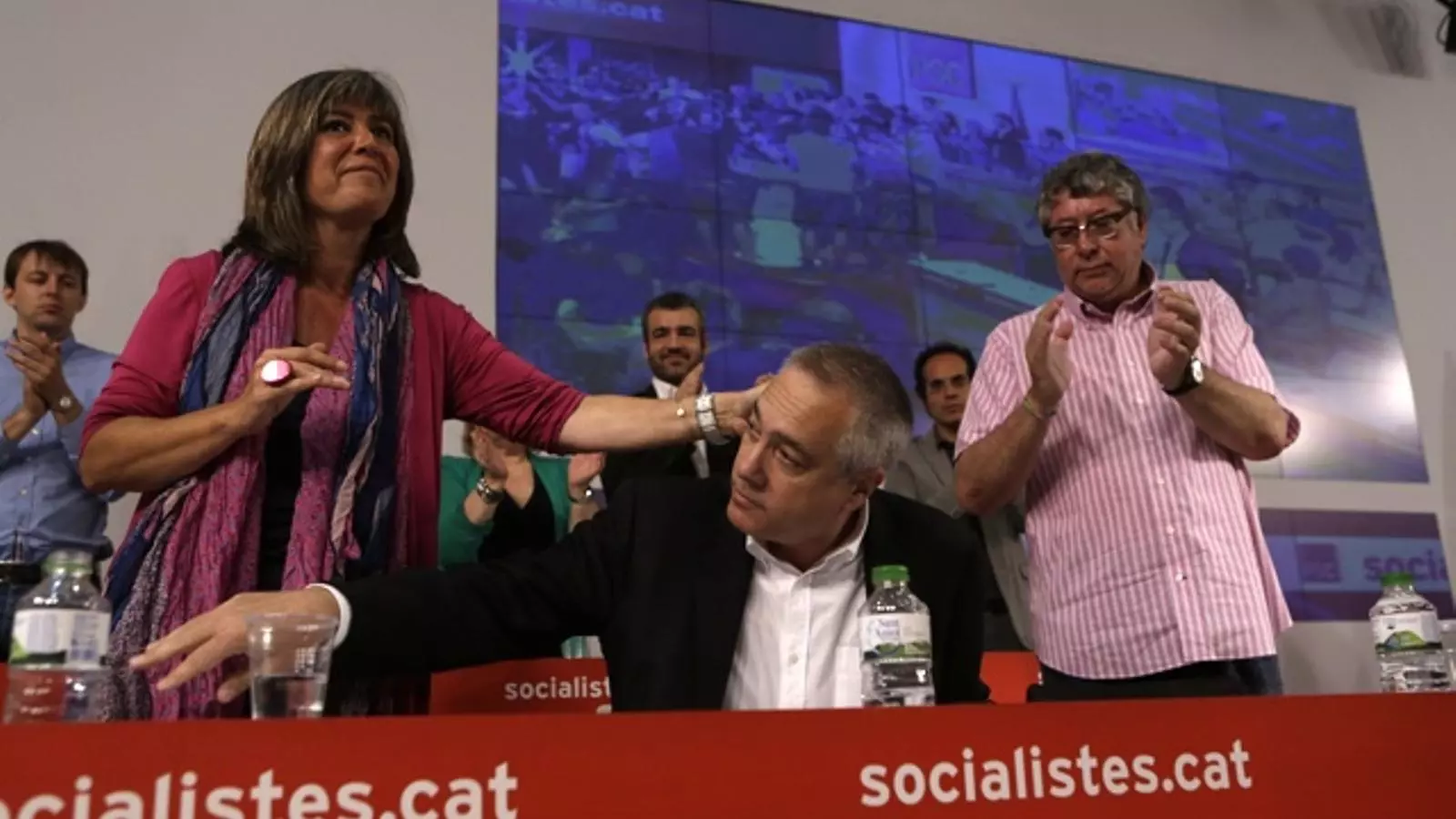 El primer secretari del PSC, Pere Navarro, s'ha emocionat en abandonar el càrrec. MANOLO GARCIA