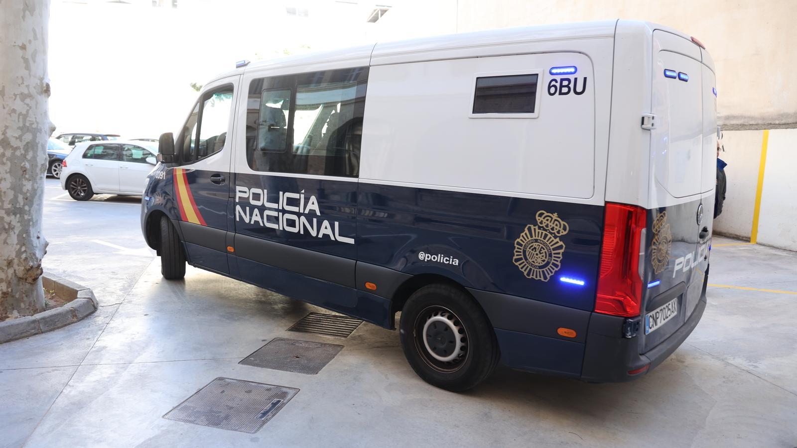 Furgó de la Policía Nacional