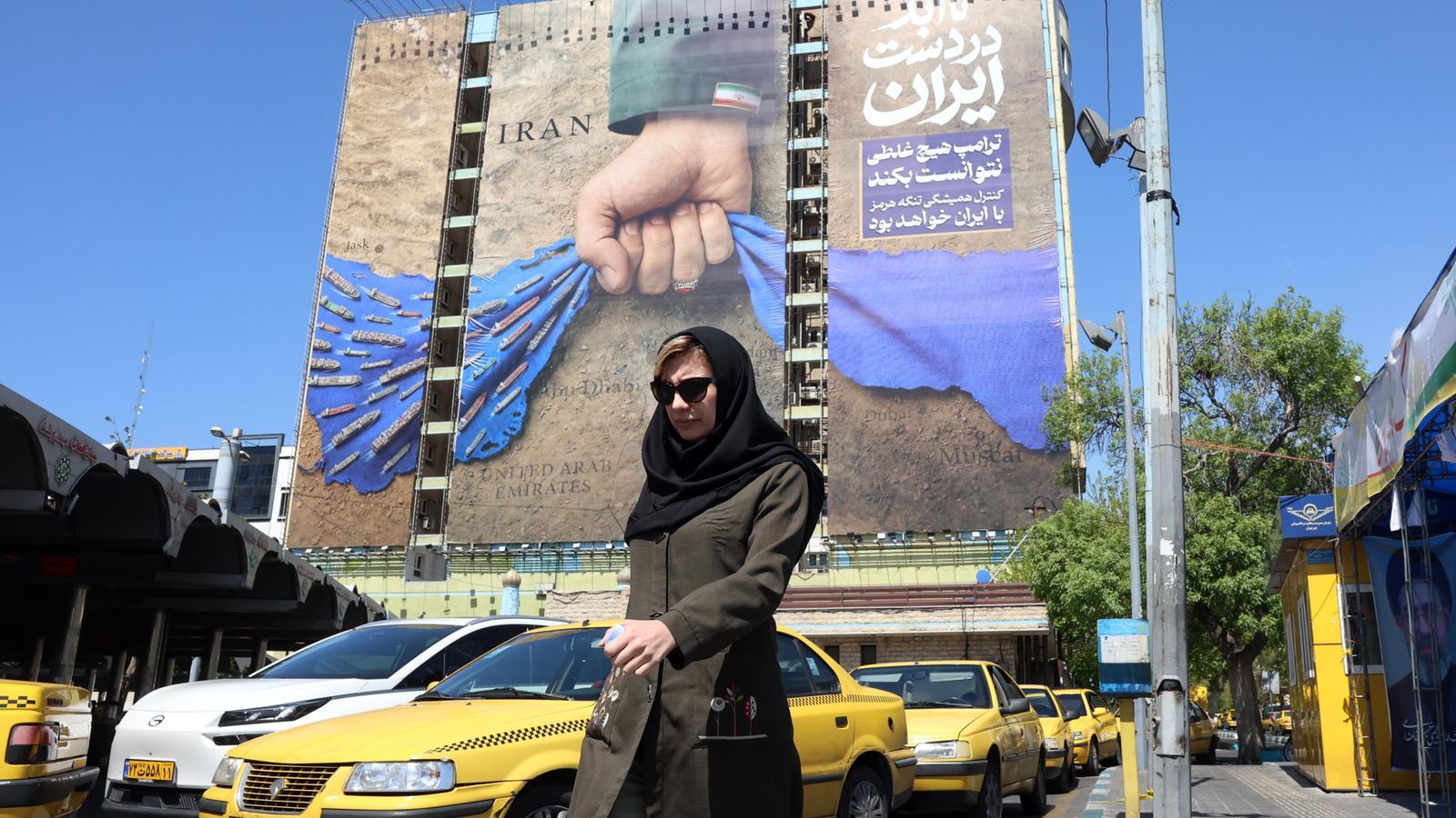 Propaganda in Tehran symbolizing Iran's blockade of the Strait of Hormuz.