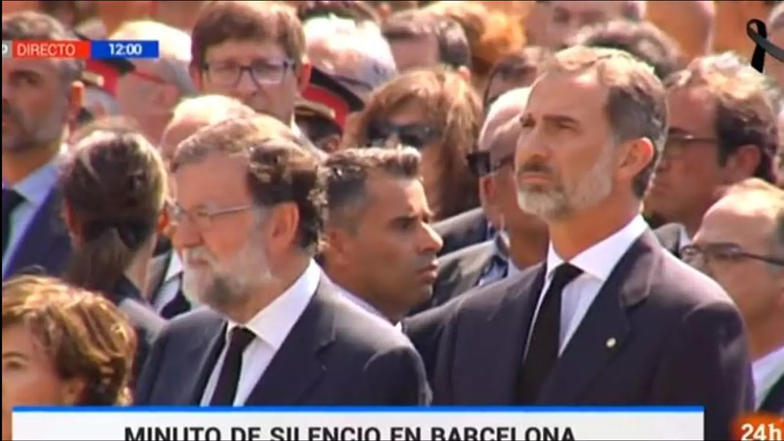 Minut de silenci pels atemptats de Barcelona, obviant la presència de Puigdemont i Colau