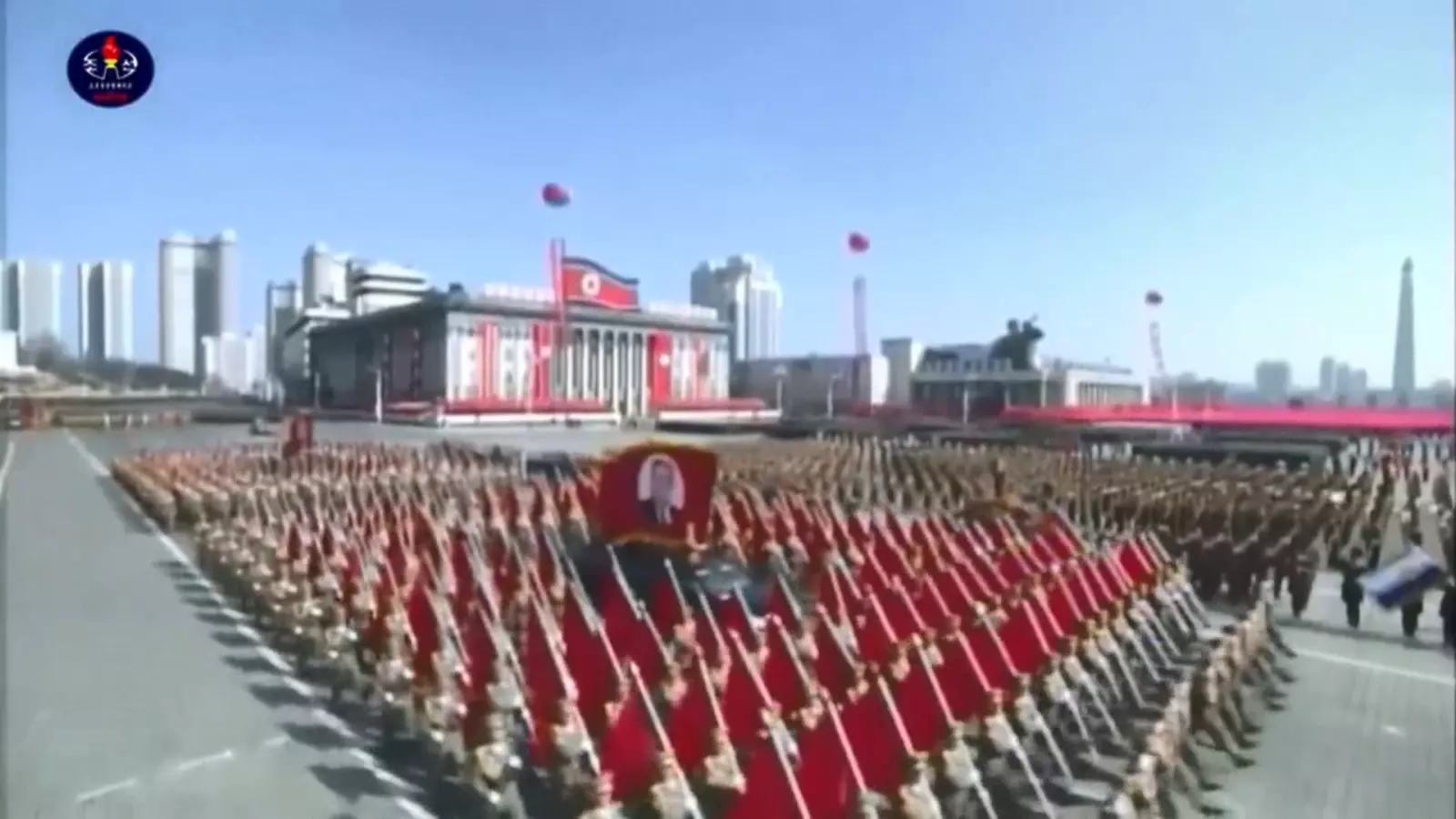 El règim de Corea del Nord va celebrar una desfilada la vigília dels Jocs Olímpics d'Hivern de Pyeongchang