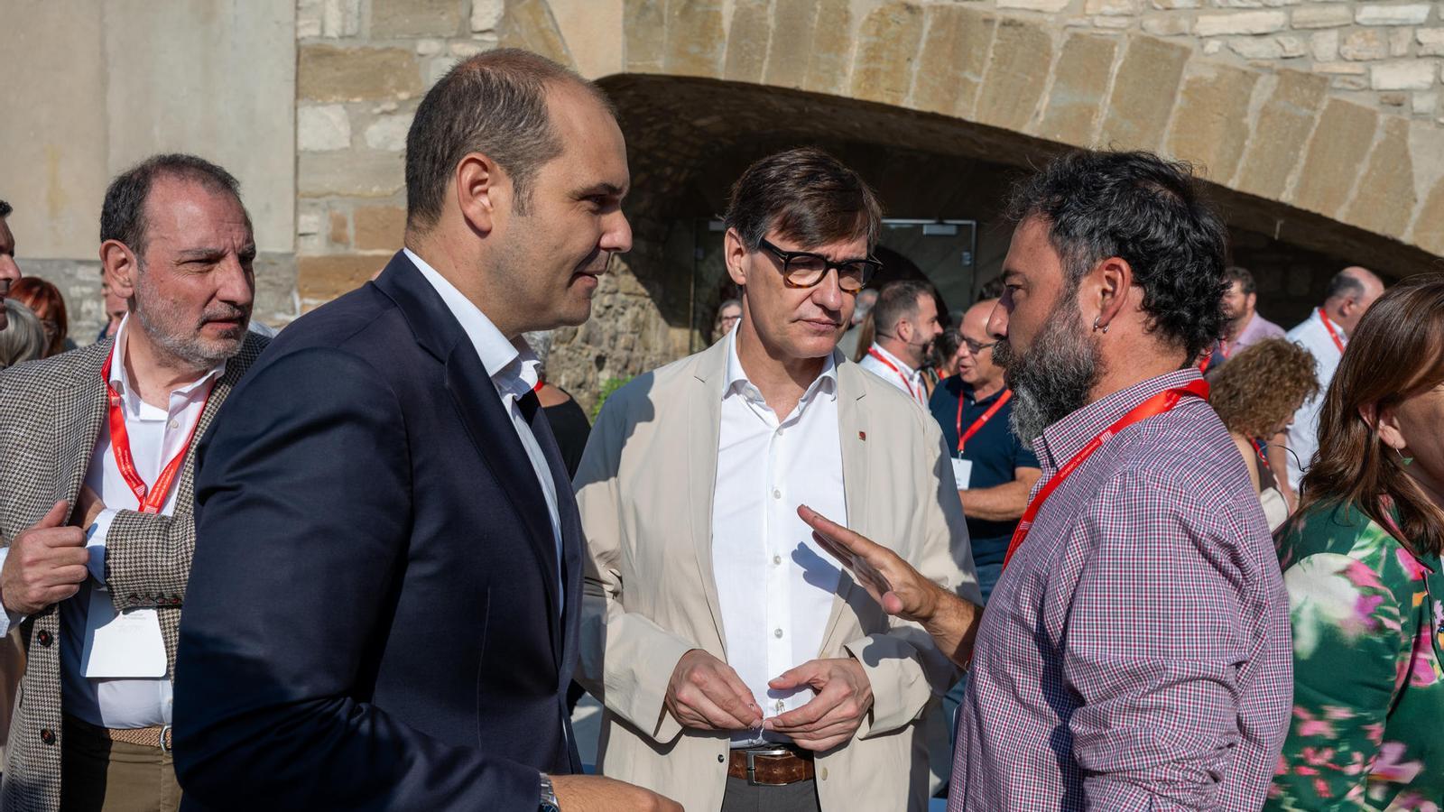The president of the Generalitat, Salvador Illa, with the Minister of the Presidency, Albert Dalmau, this Saturday at the Meeting of Rural Municipalities