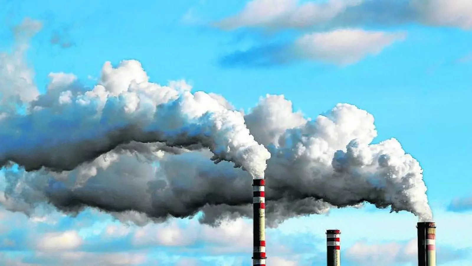 01. Fàbriques a ple rendiment. 02. Una de les conseqüències del canvi climàtic és el desgel. 03. Biomassa.