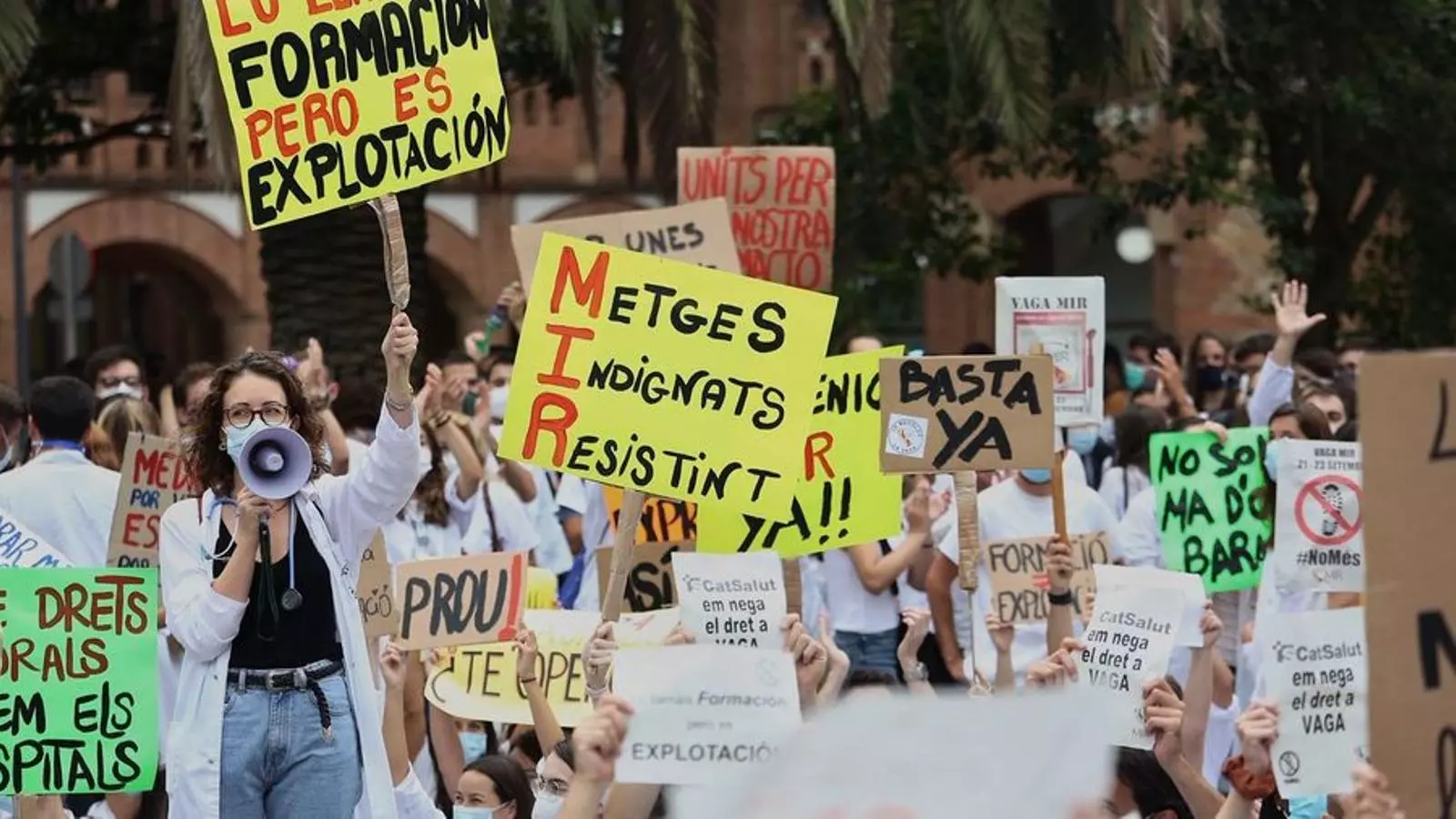 Els metges interns residents (MIR) durant una protesta per millorar les seves condicions laborals i formatives.
