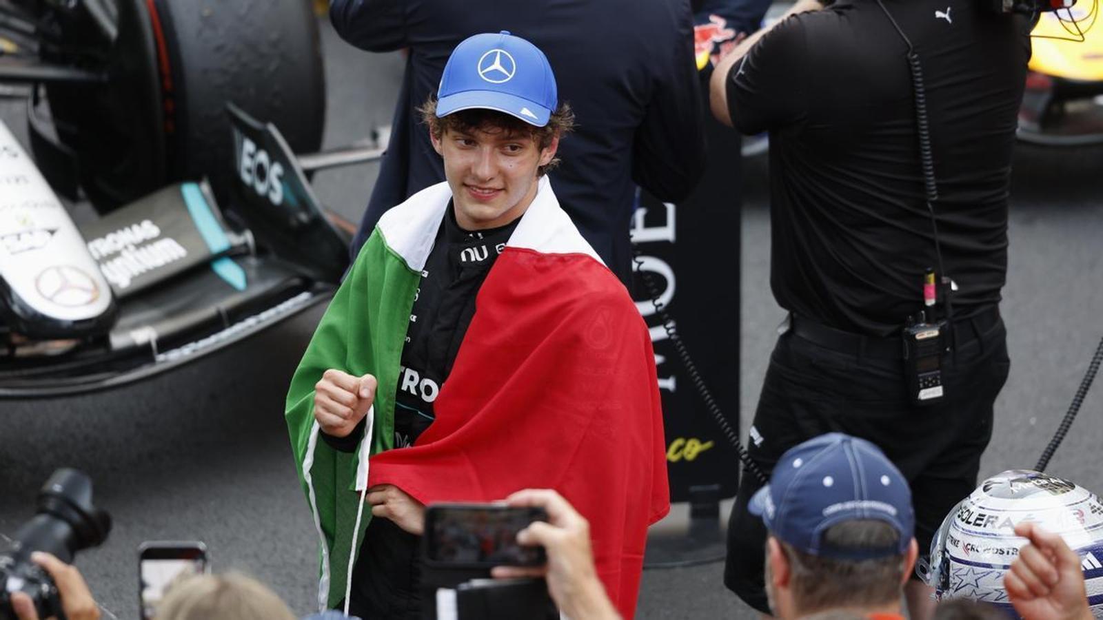 The Italian Mercedes driver, Andrea Kimi Antonelli, celebrates with his country's flag the victory at the Formula 1 Monaco Grand Prix, held on the Monte Carlo street circuit.