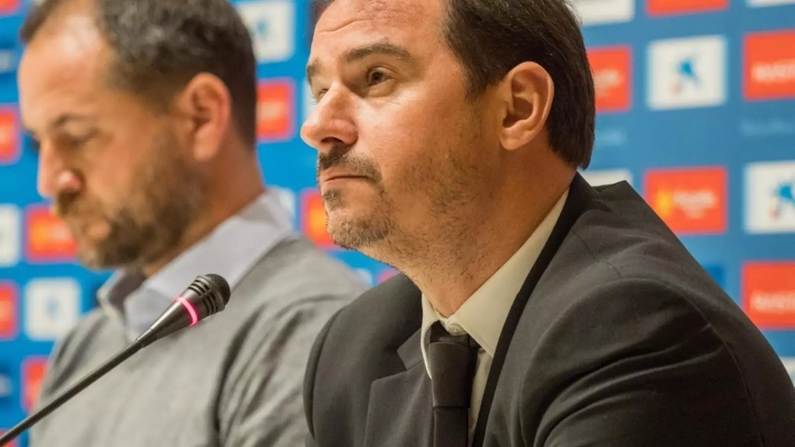 Lardín, durant una roda de premsa conjunta amb Òscar Perarnau