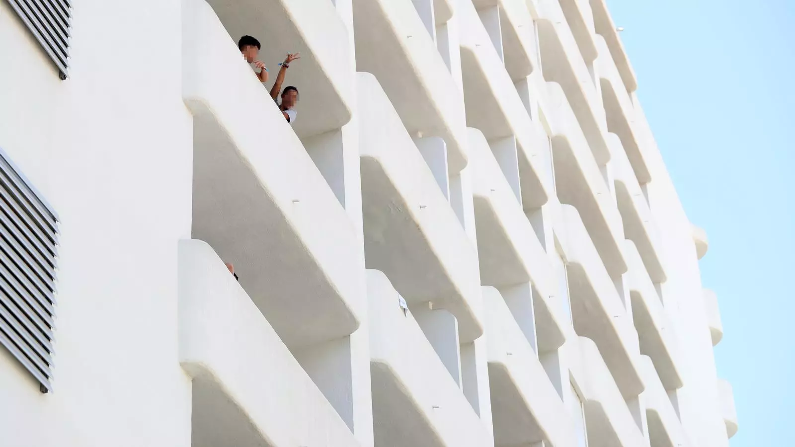 Estudiants confinats pel macrobrot