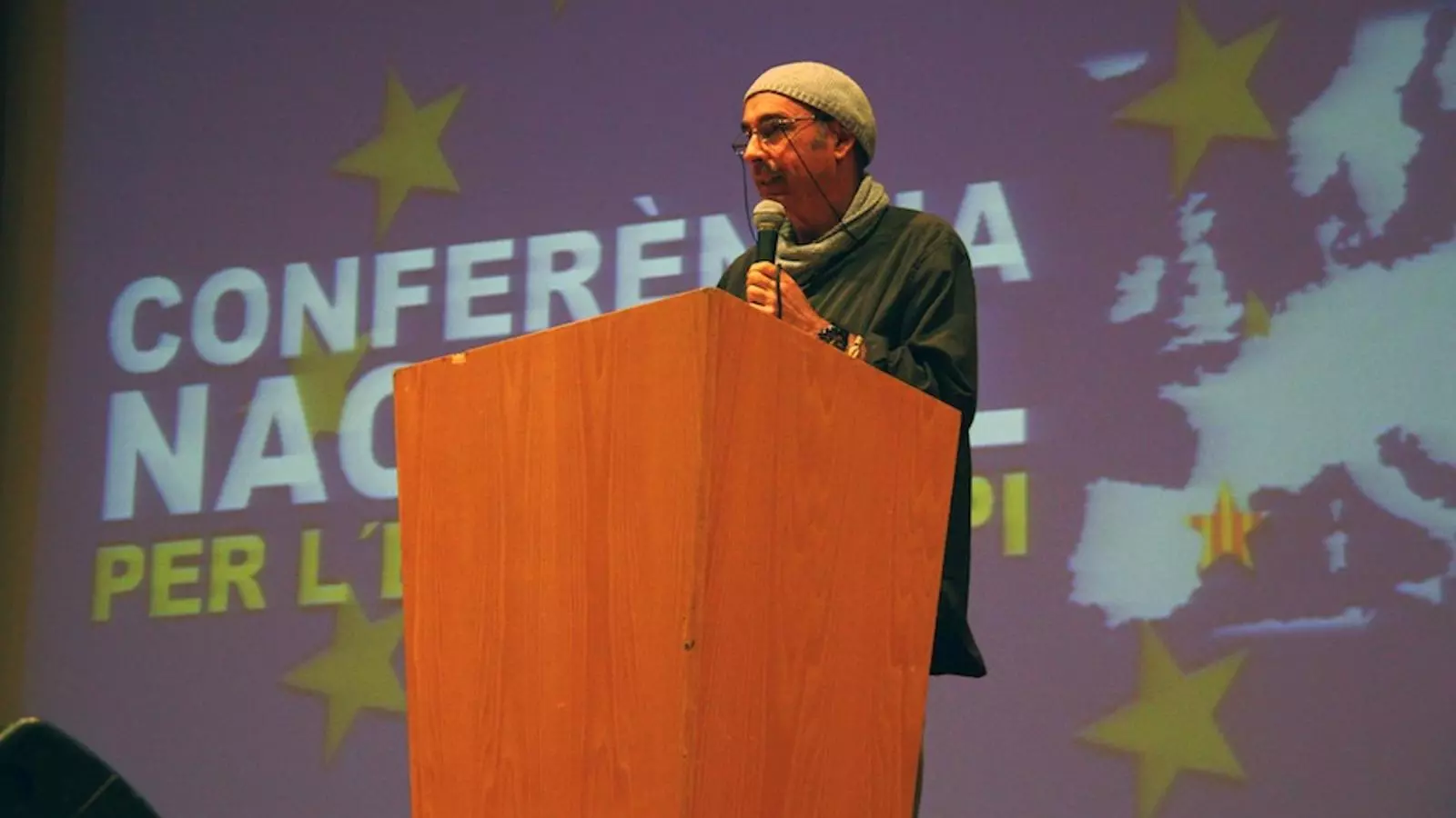 Lluís Llach, durant la seva intervenció a la Conferència Nacional