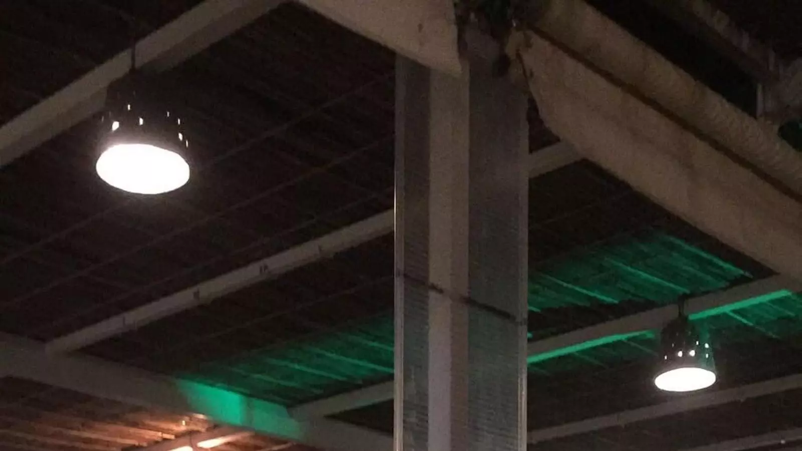Pablo Llarena, sopant en un restaurant de Mont-Ras