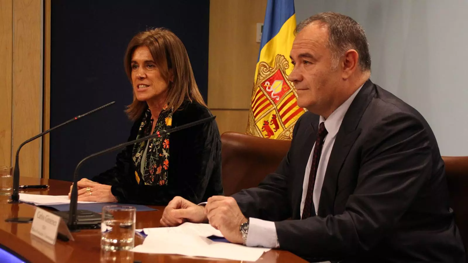 La ministra d’Educació i Ensenyament Superior, Ester Vilarrubla i el CEO de Planeta Formación y Universidades, Carlos Giménez. / E.C.