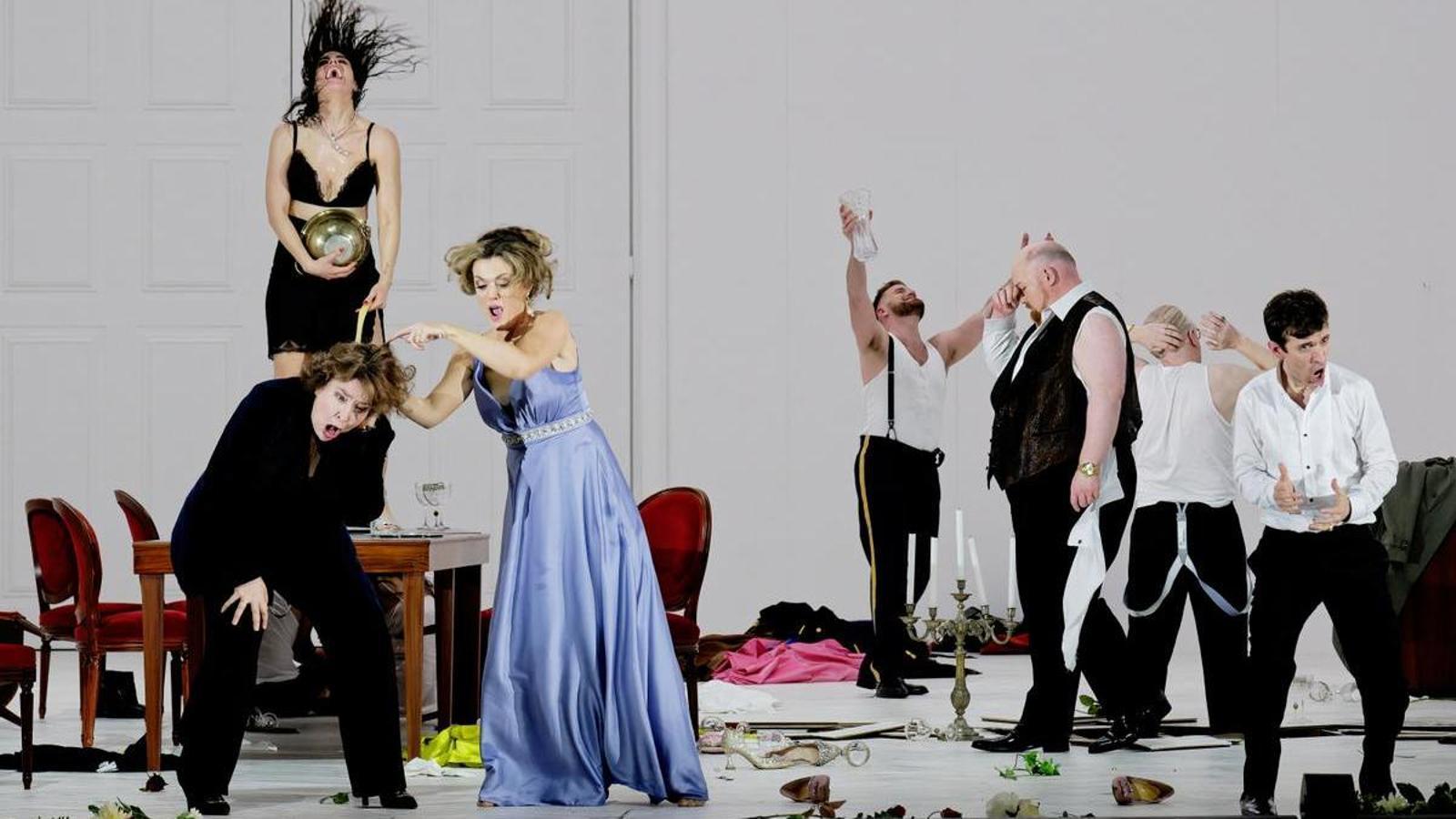 A picture of the opera 'The exterminating angel', by Thomas Adès.