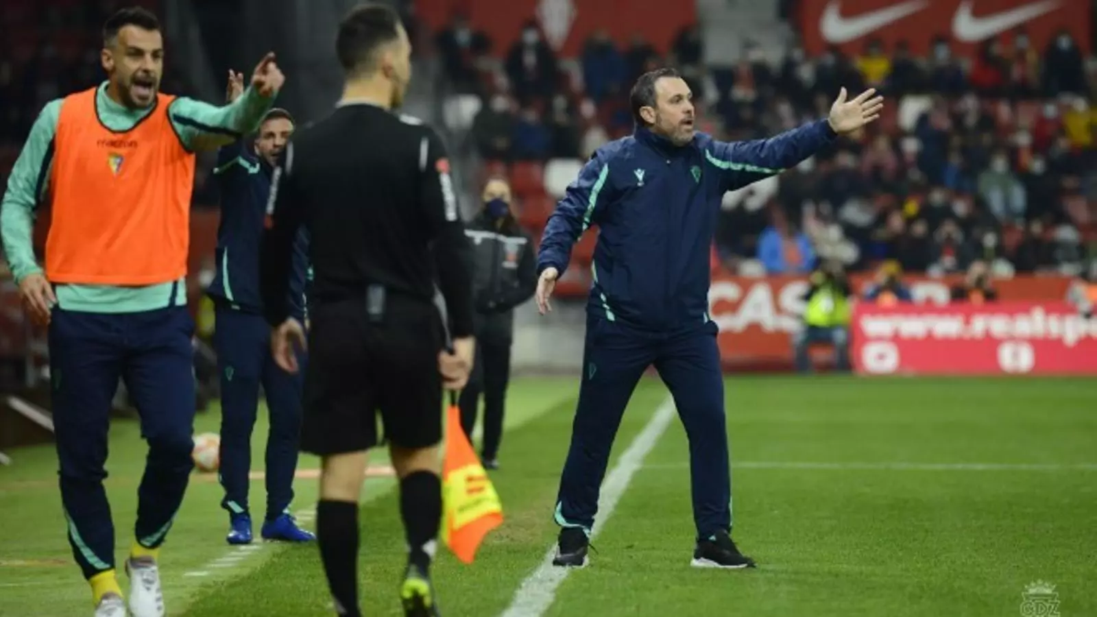 Sergio González va estrenar-se a la banqueta del Cadis en un partit de Copa contra l'Sporting