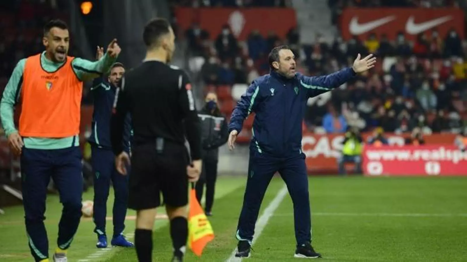 Sergio González va estrenar-se a la banqueta del Cadis en un partit de Copa contra l'Sporting
