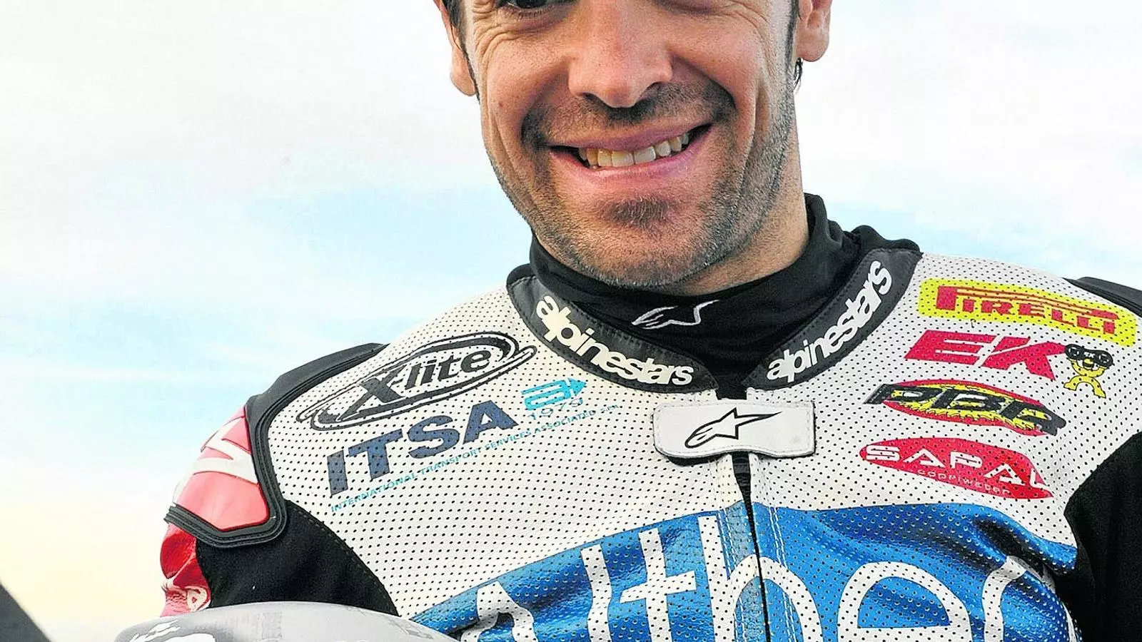 SOMNI COMPLERT Als 39 anys el pilot del Bages s'ha coronat per primer cop campió. Ho ha fet al Mundial de Superbike, on cap català ho havia fet.