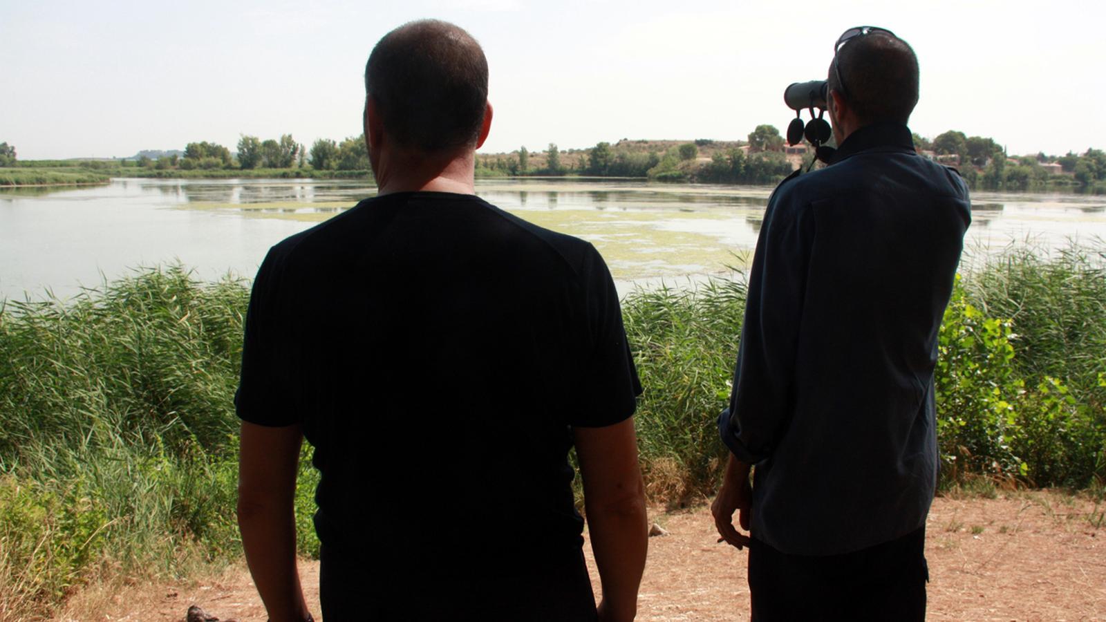 Firefighters inspecting the Utxesa reservoir / ACN