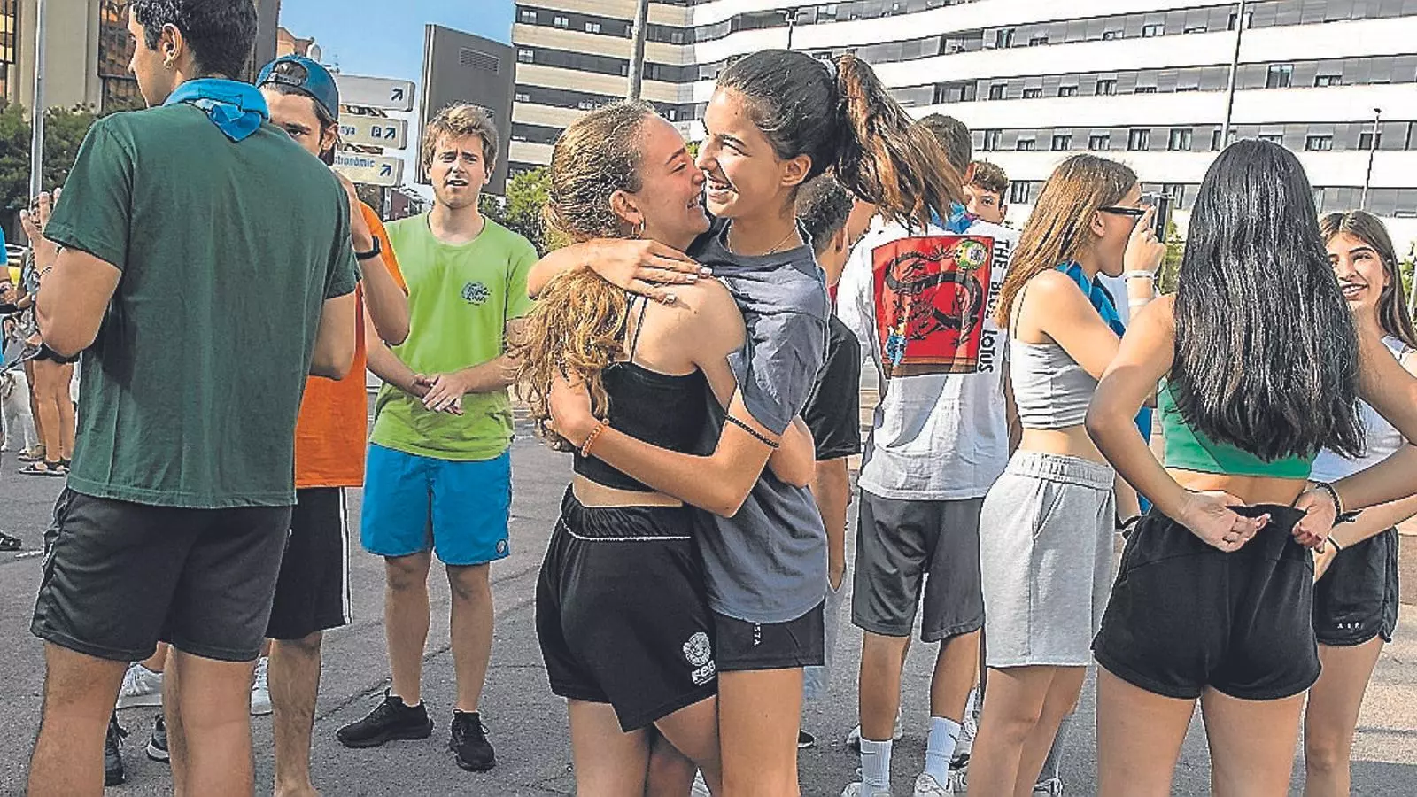 L’escola és un entorn que va en coherència amb els valors i l’educació que reben els joves a casa.