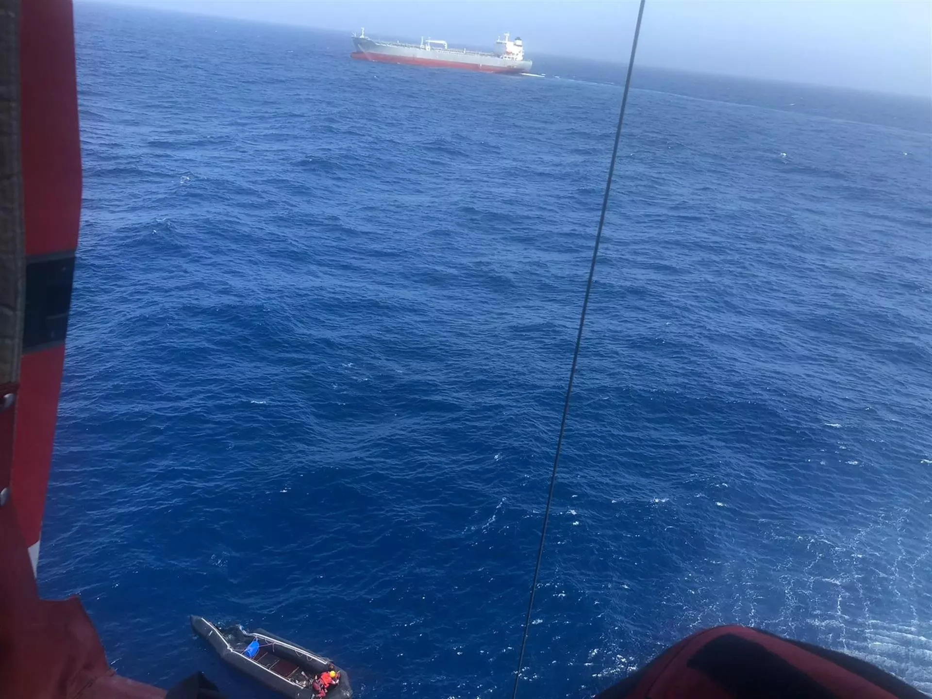 A moment of the rescue of the inflatable boat, which brought only one survivor