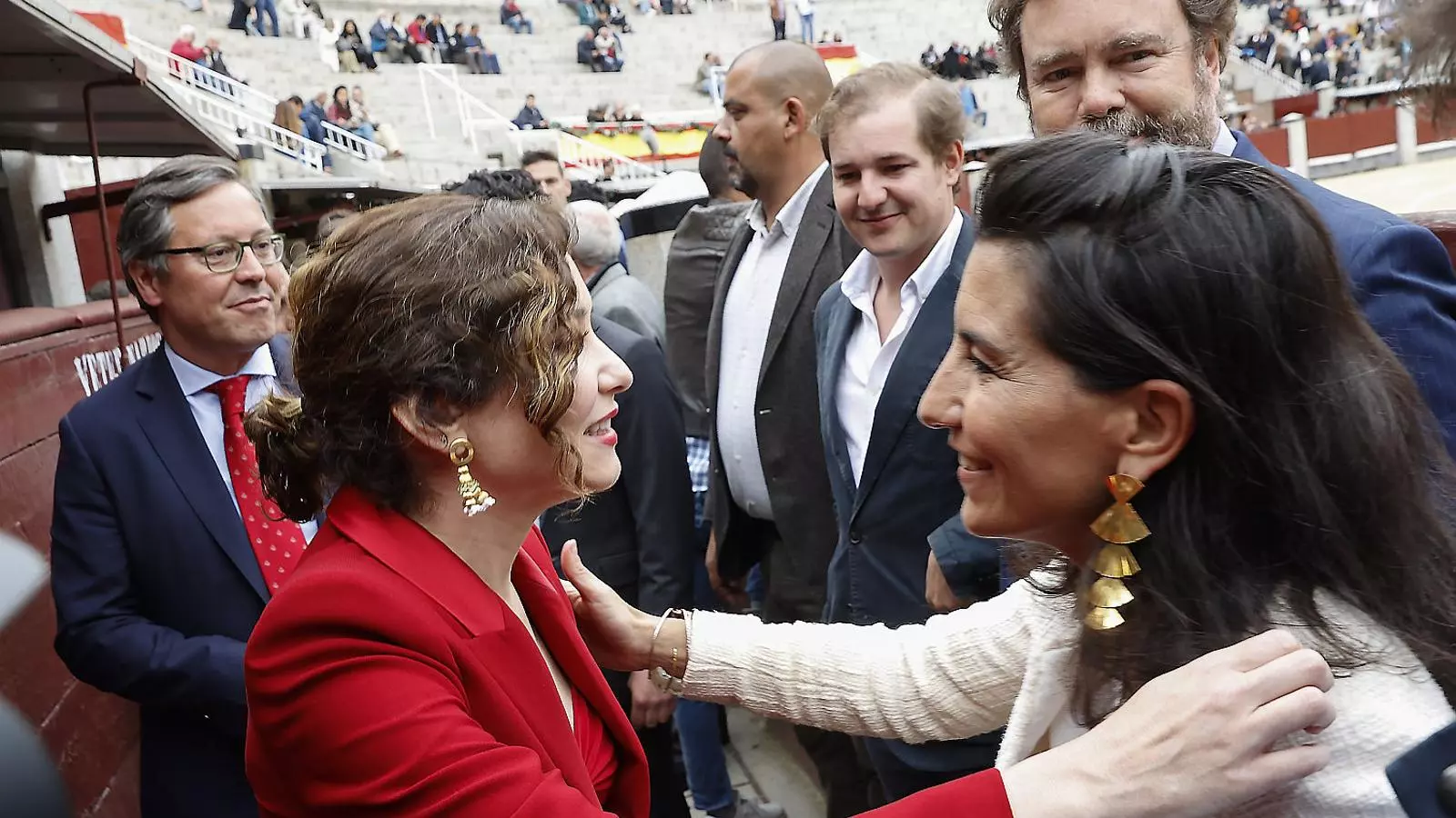 La presidenta madrilenya, Isabel Díaz Ayuso, i la líder de Vox a Madrid, Rocío Monasterio.