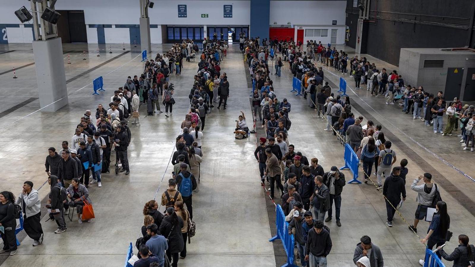 Queues for the regularization of immigrants, at the Farga in L'Hospitalet de Llobregat, on April 20th.