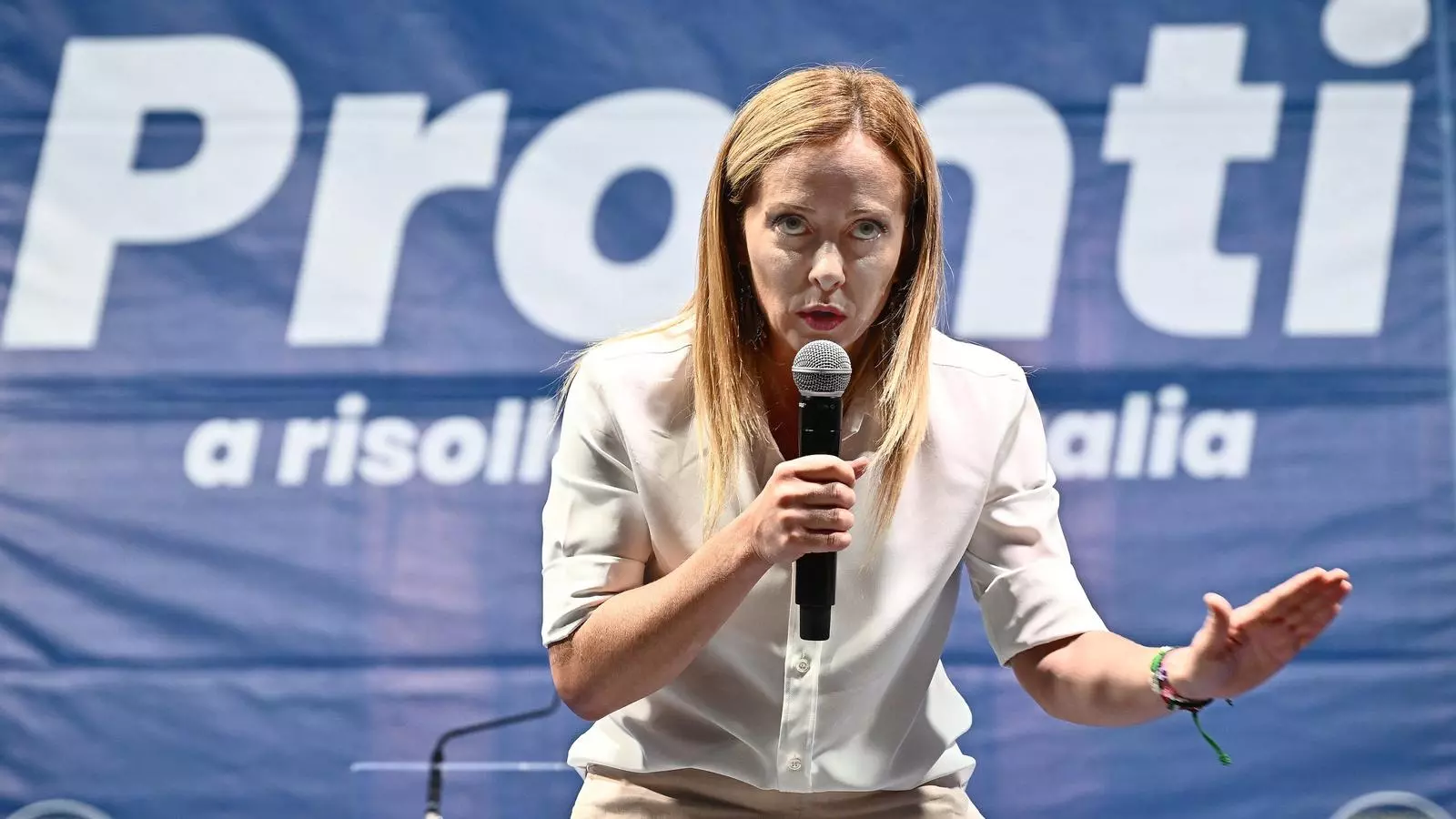 Giorgia Meloni durant un discurs a Gènova