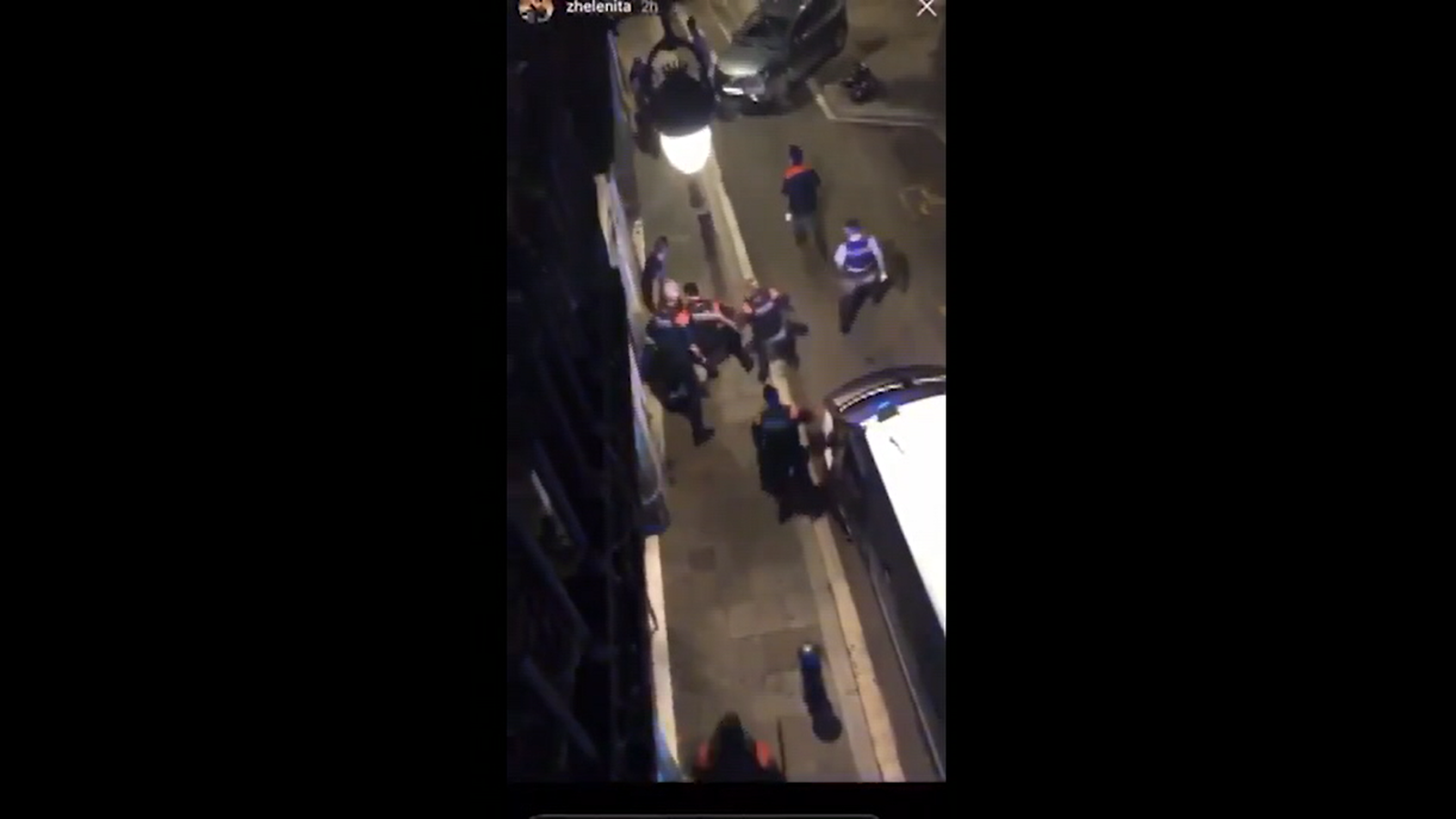Un boxejador amateur agredeix dos agents de paisà i els treballadors d'un bar a Barcelona