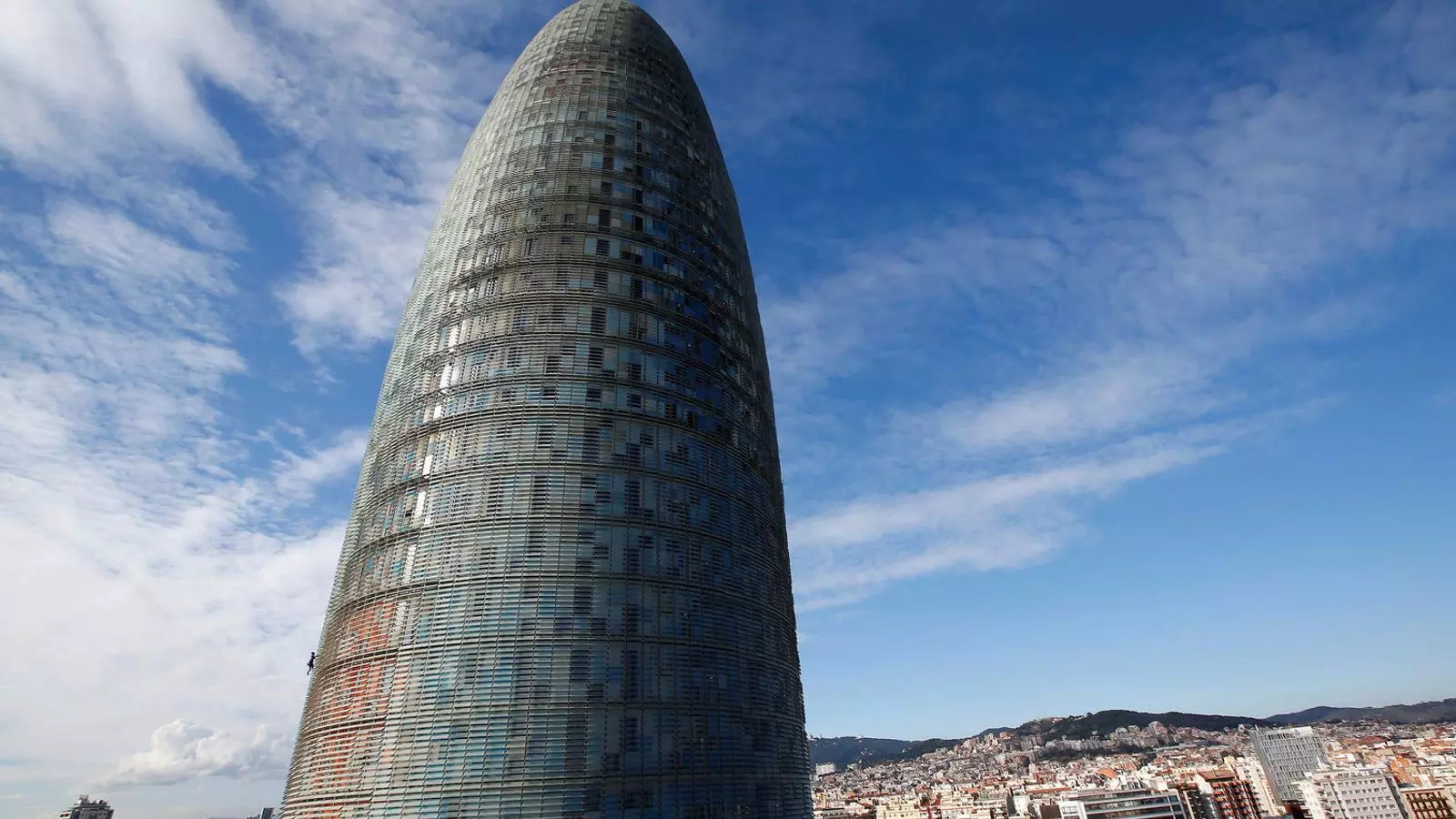La Torre Glòries, antiga torre Agbar, serà la seu de l'Agència Europa del Medicament si Barcelona és l'escollida per acollir -la