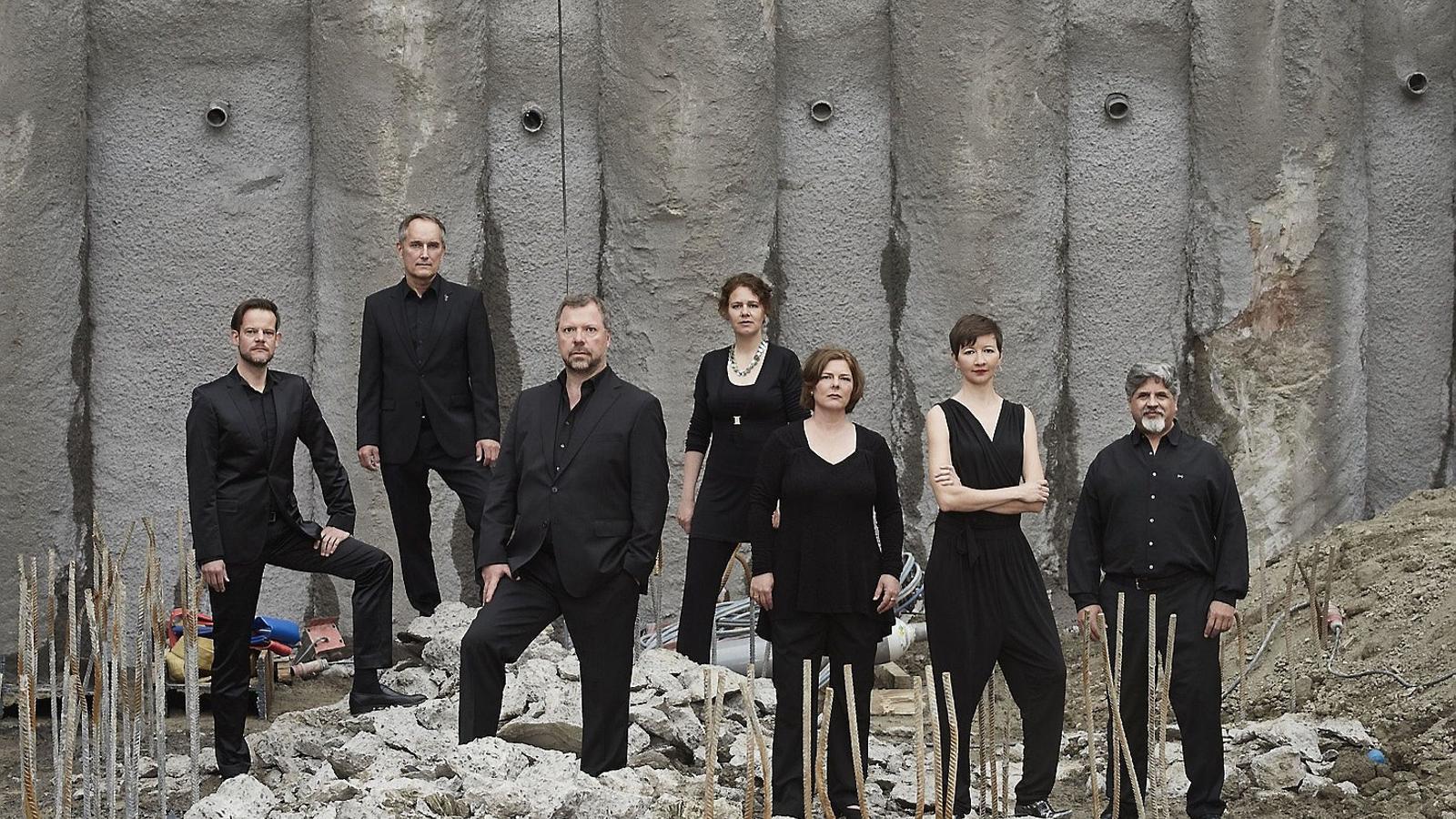 El membres Del Neue Vocalsolisten Stuttgart.