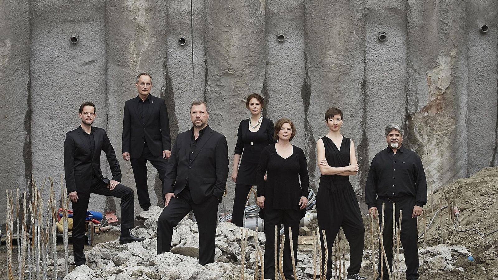 El membres  Del Neue Vocalsolisten Stuttgart.