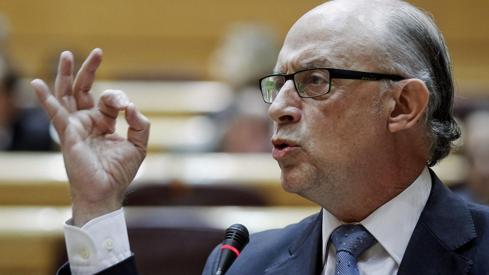 "WE ARE NOT RAISING MORE TAXES" As his colleague in the Economy Department, Luis de Guindos, did on Tuesday, Finance Minister Cristóbal Montoro yesterday ruled out raising taxes again this year, as European authorities have requested of the Spanish government. "We are not going to raise more taxes. We are not going to raise taxes that harm growth," he stated on Spanish National Television (TVE).